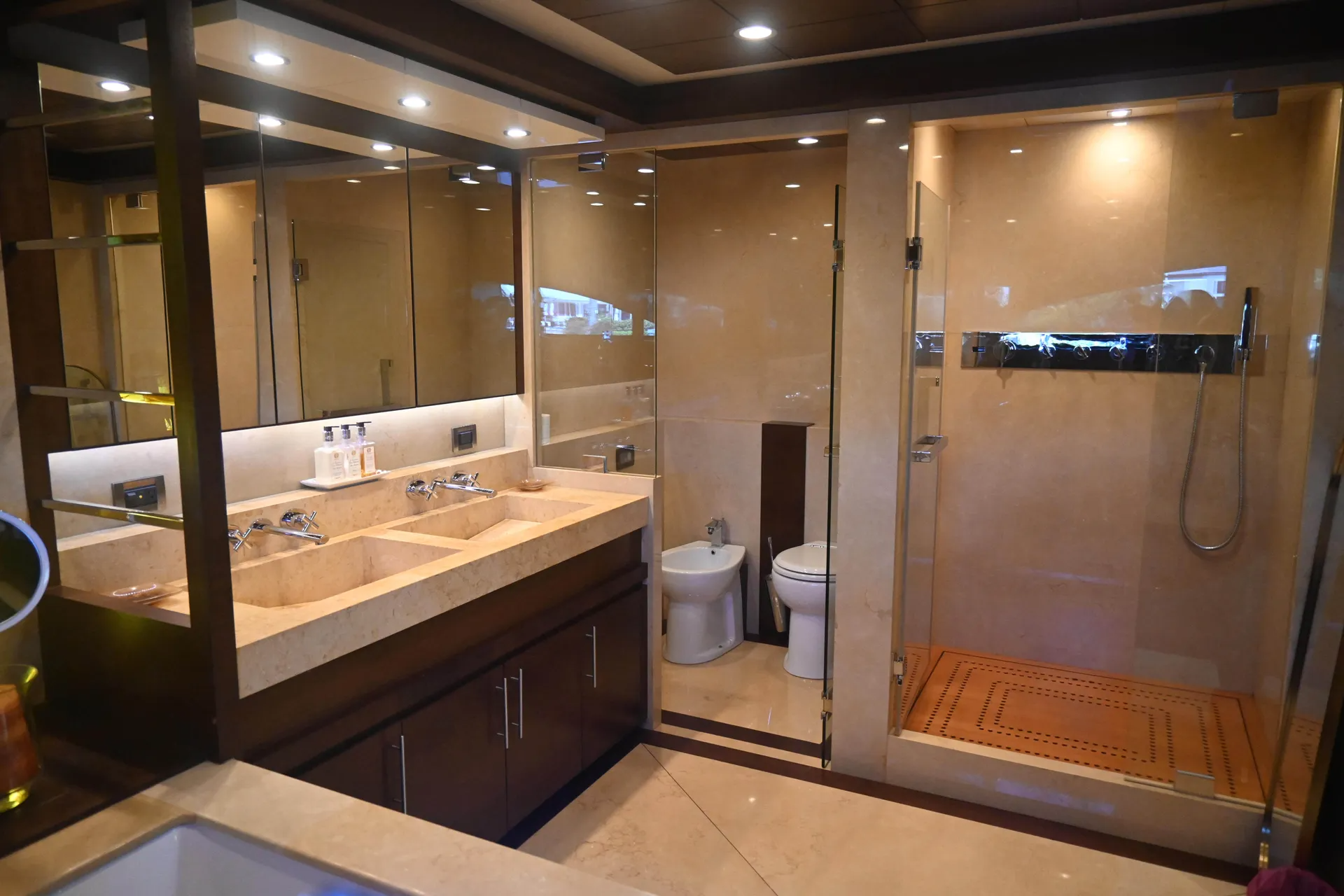 [MOTOR-YACHT-PRIMADONNA]-6080-5.png