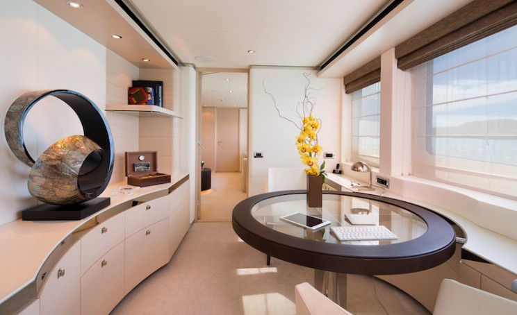 [MOTOR-YACHT-ZENTRIC]-6453-7.jpg