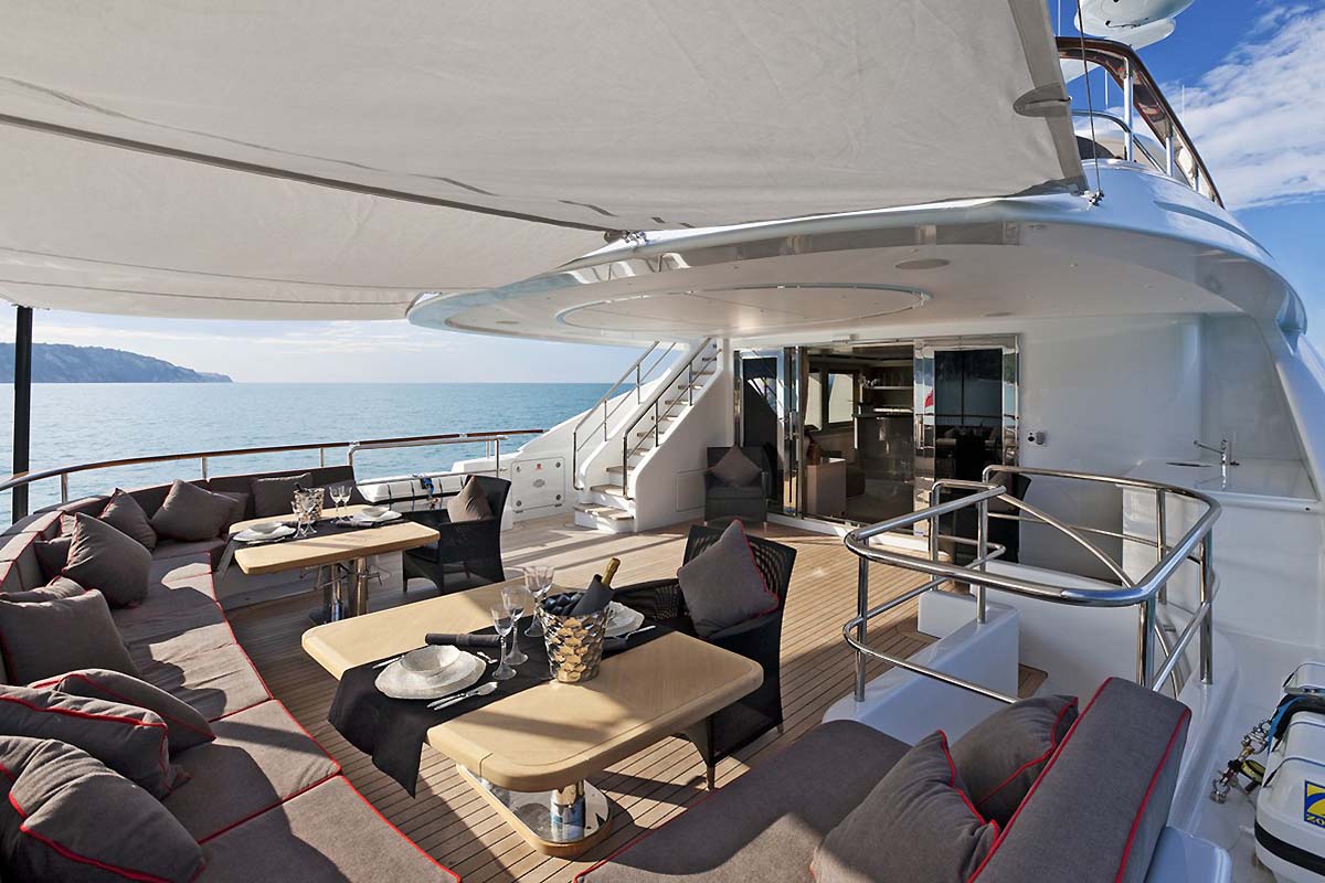 06-Liberty-upper-deck-lounge.jpg