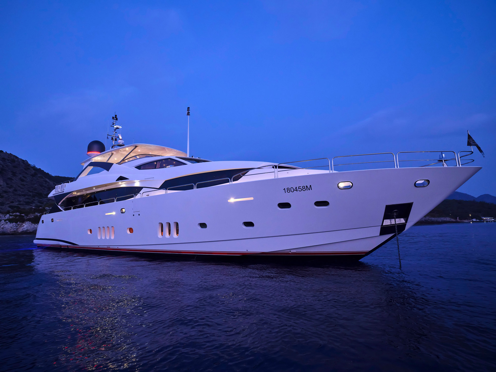 1.3 Luxury yacht WHITE PEARL I.jpg