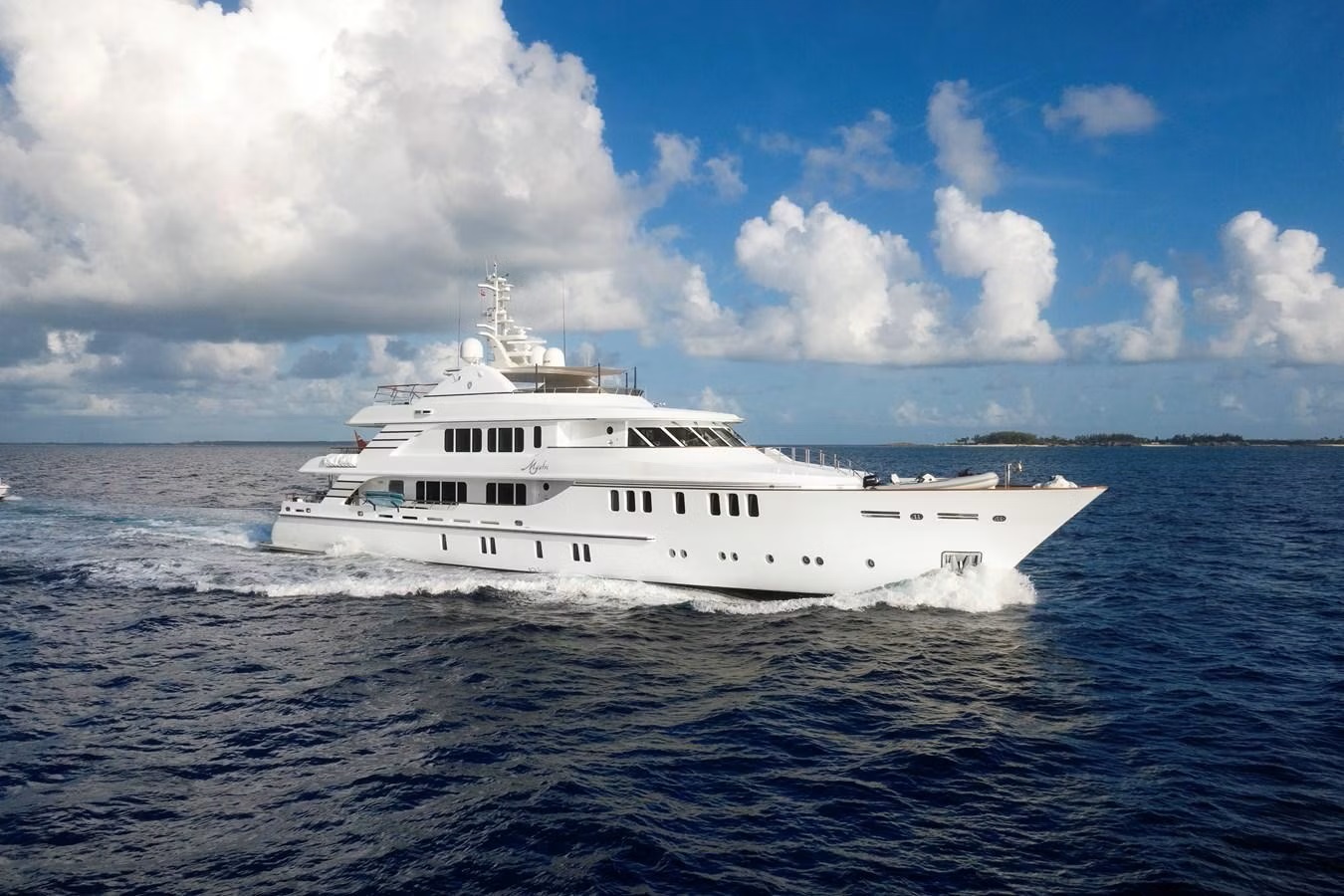 103 Motor yacht MYSTIC.jpg