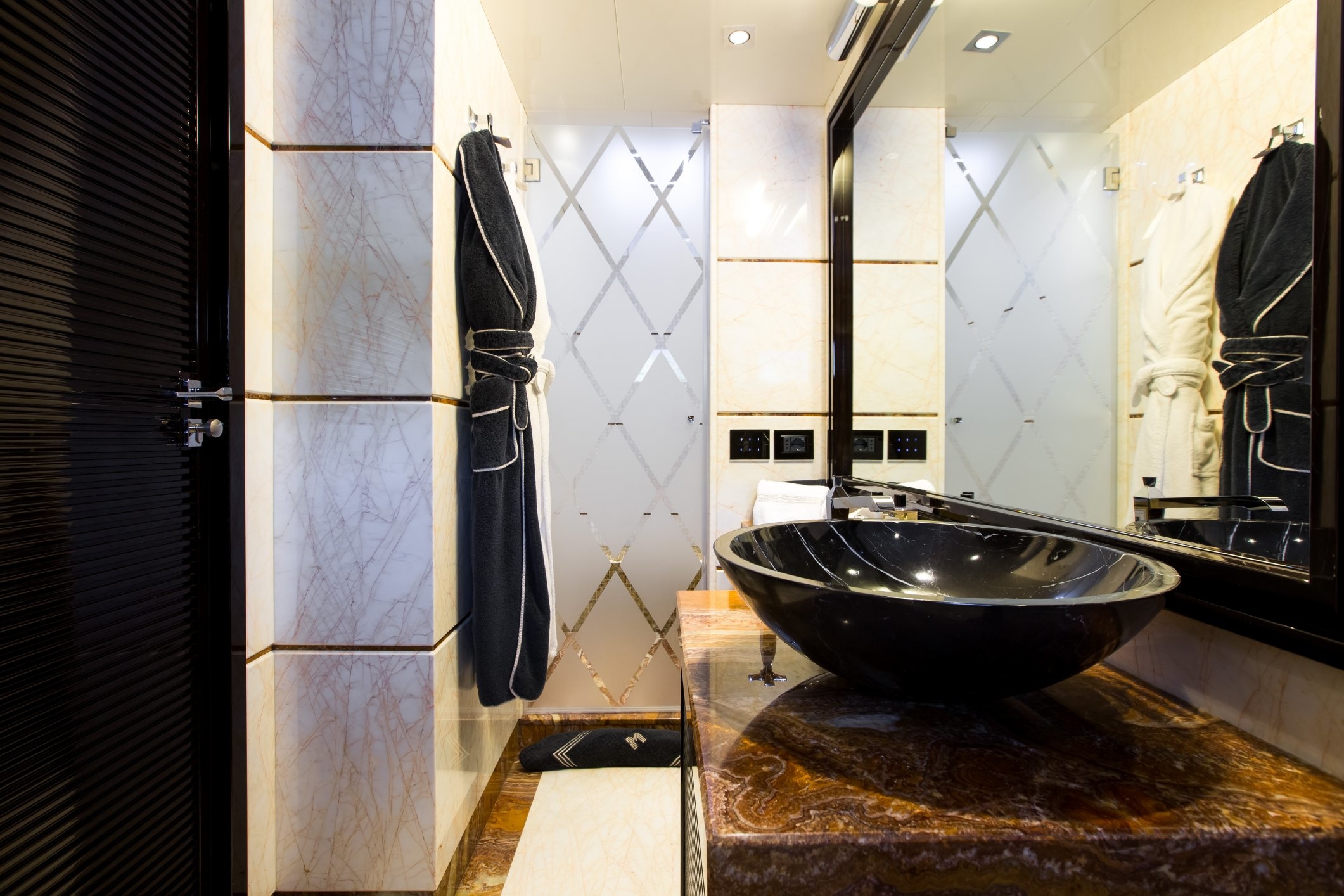 16834-discover-the-mediterranean-on-charter-yacht-manifiq.jpg