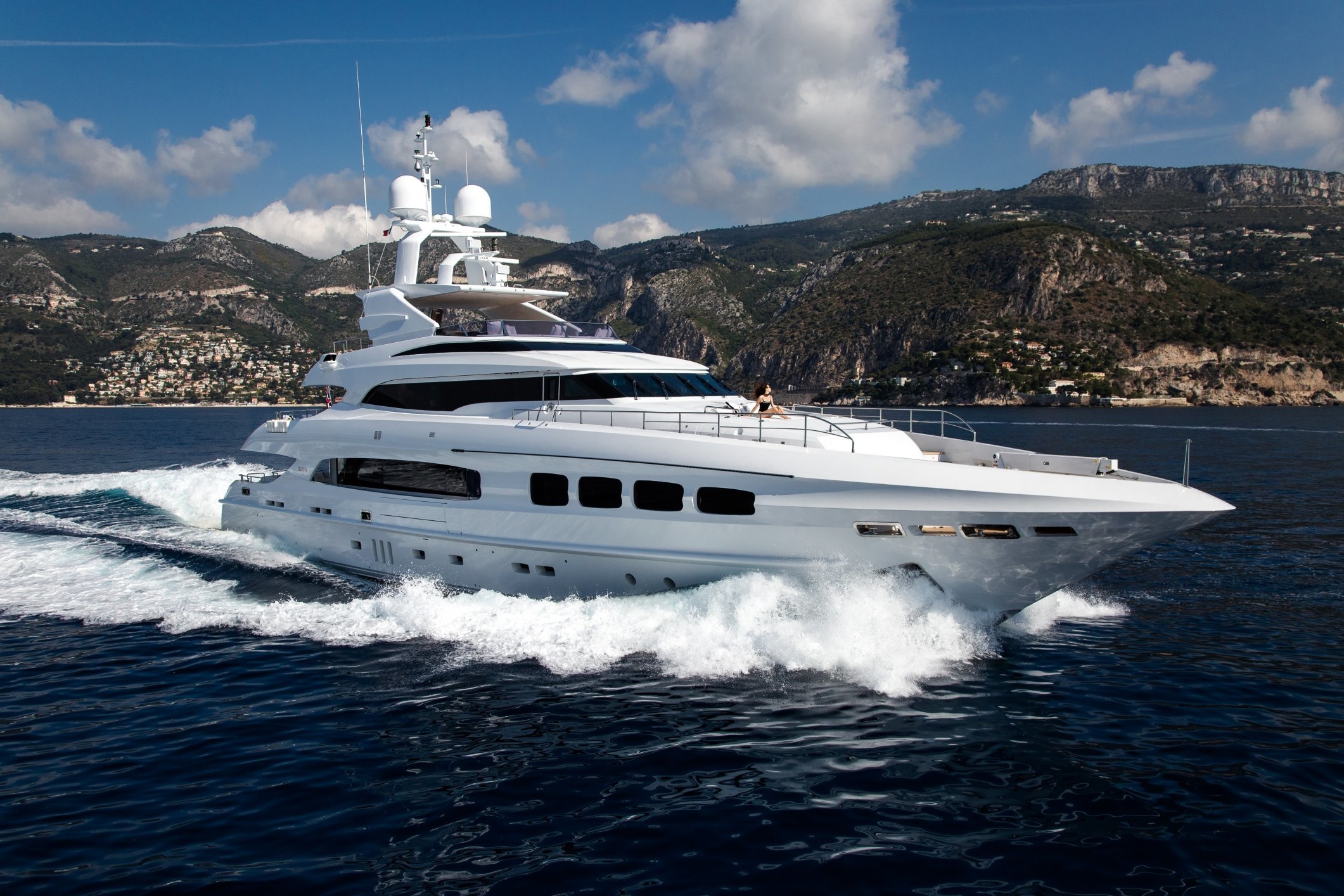 16854-discover-the-mediterranean-on-charter-yacht-manifiq.jpg