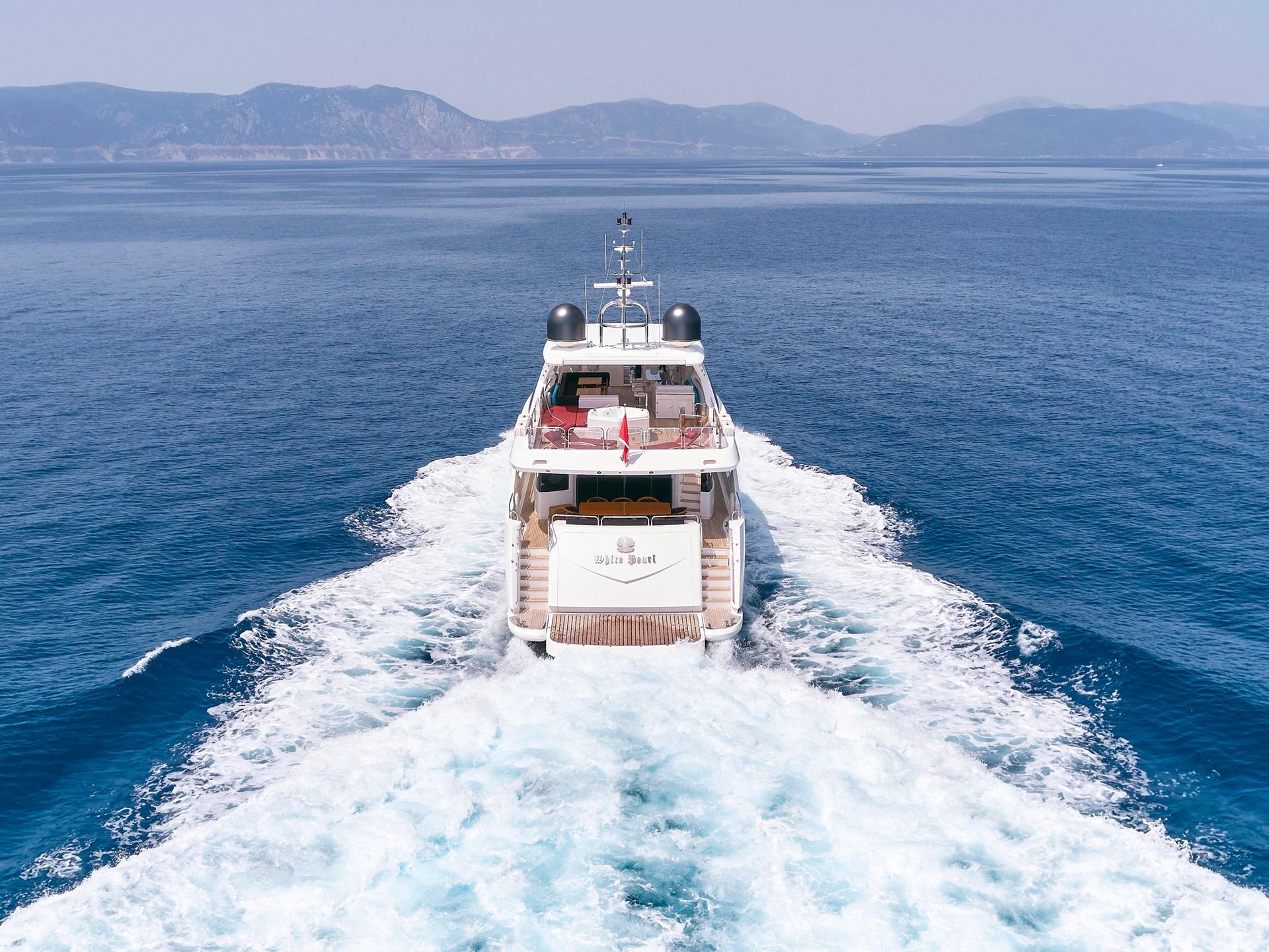 2.1 Underway view of stern.jpg