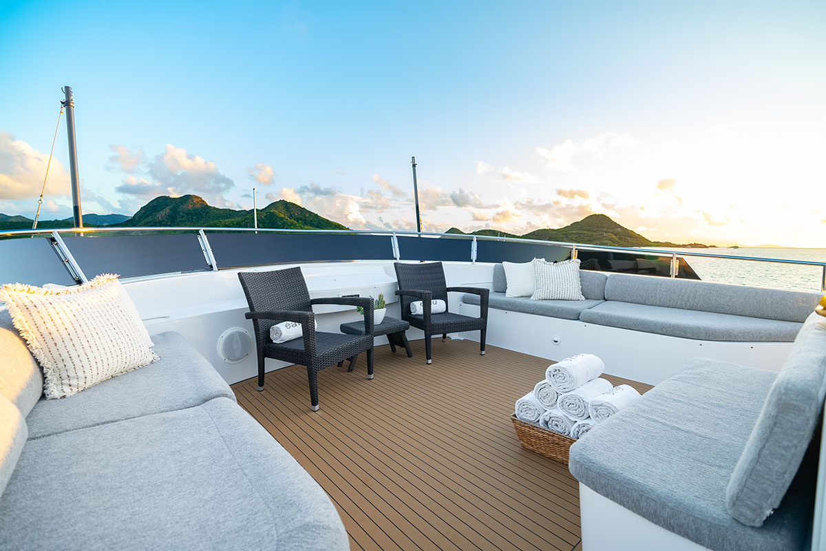 203 Sun deck seating.jpg