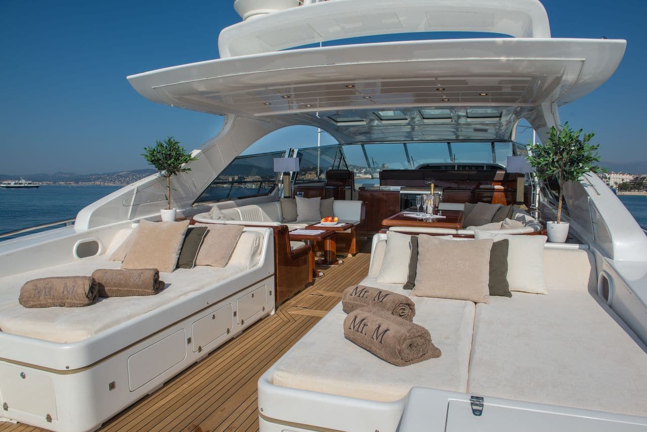 203 Sun loungers.jpg