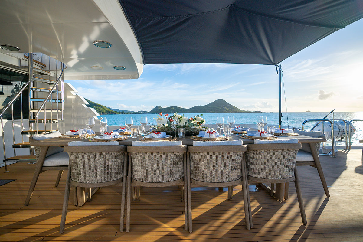 204 Bridge deck dining.jpg