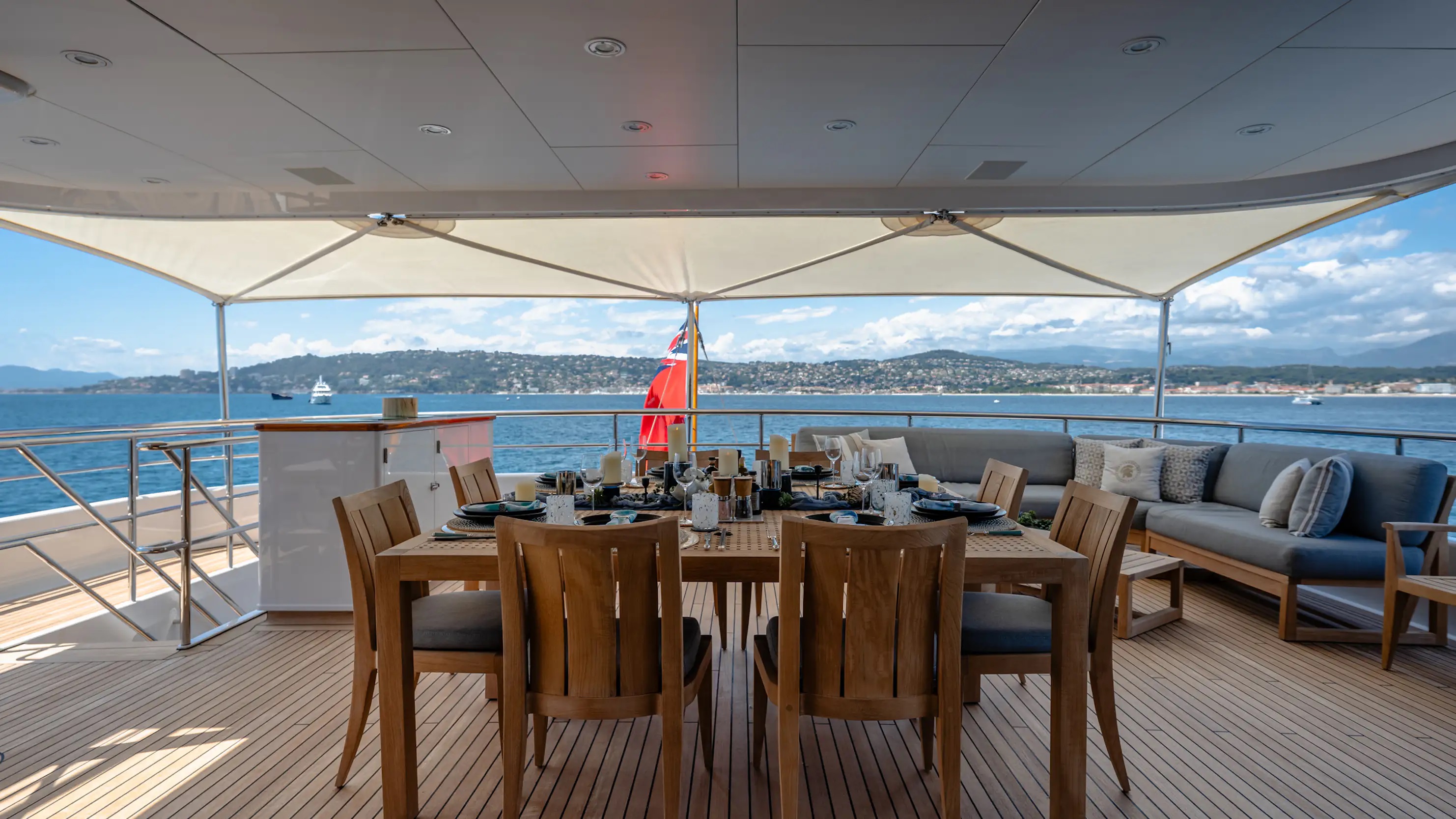 206 Bridge deck dining.jpg