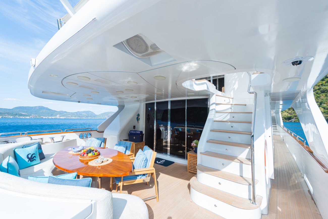 206 Main deck aft.jpg