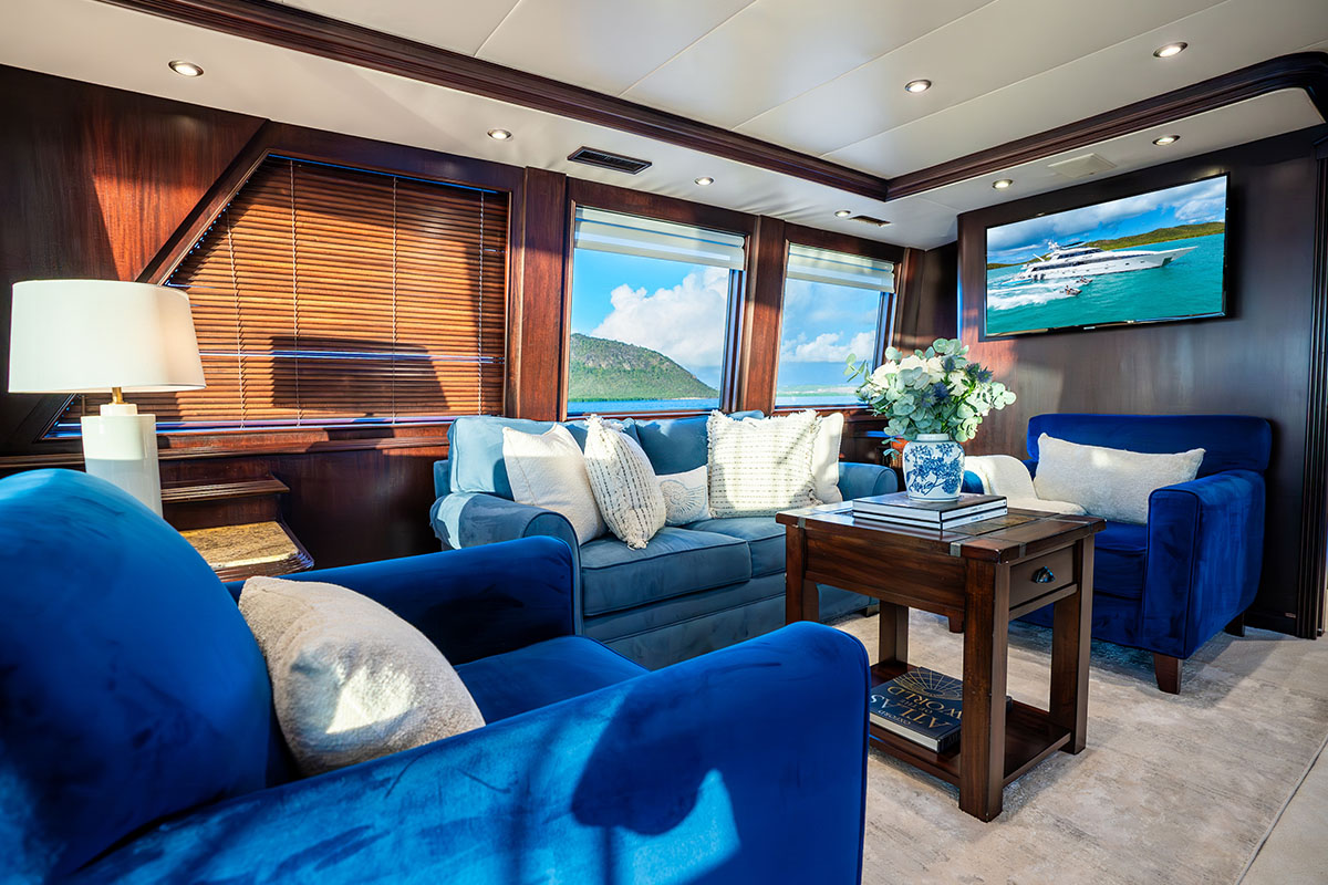 303 Bridge deck salon.jpg