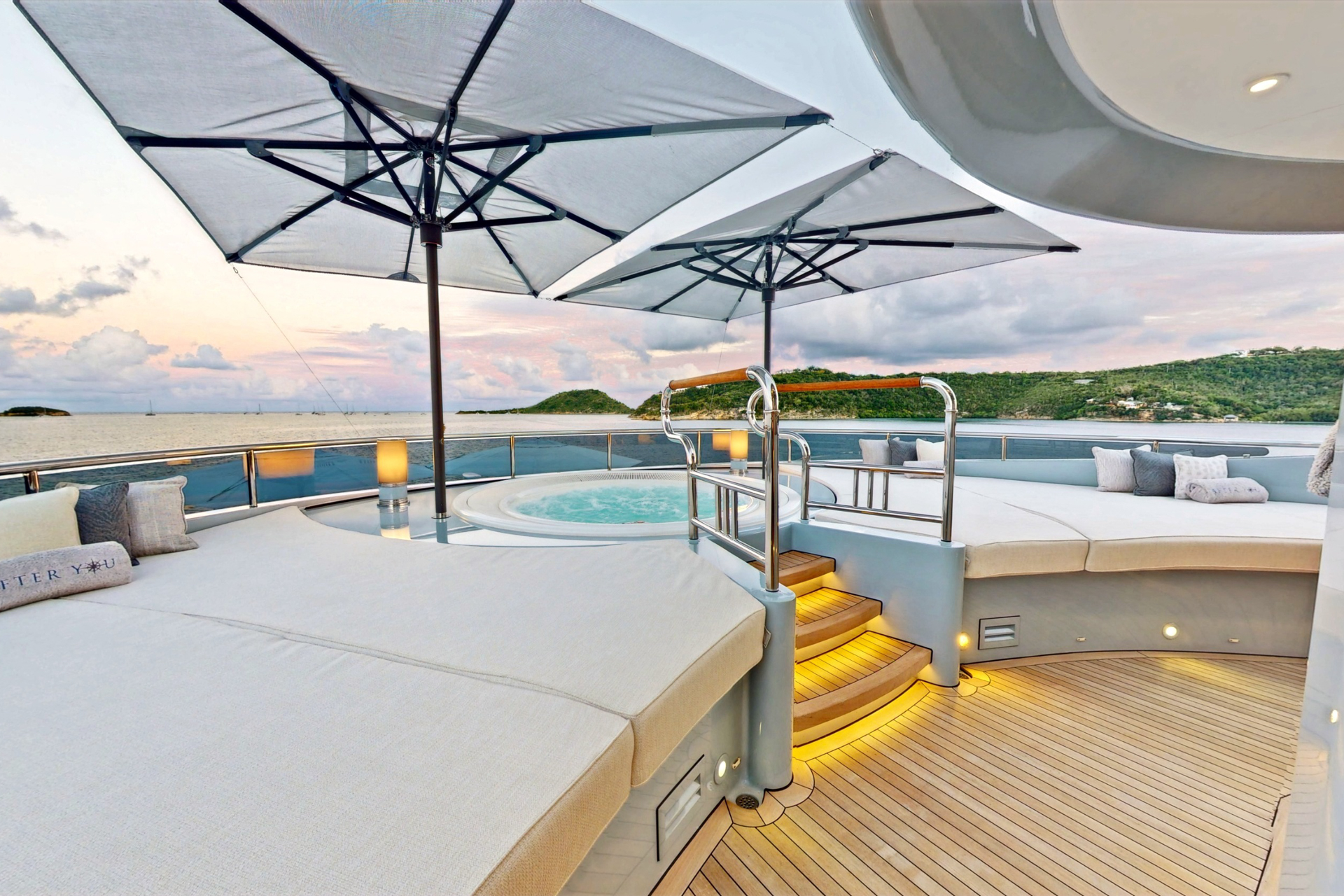 37 Sun Deck-Jacuzzi-2.jpg