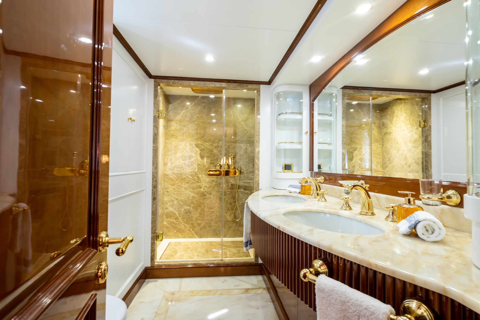 403 Guest ensuite.jpg