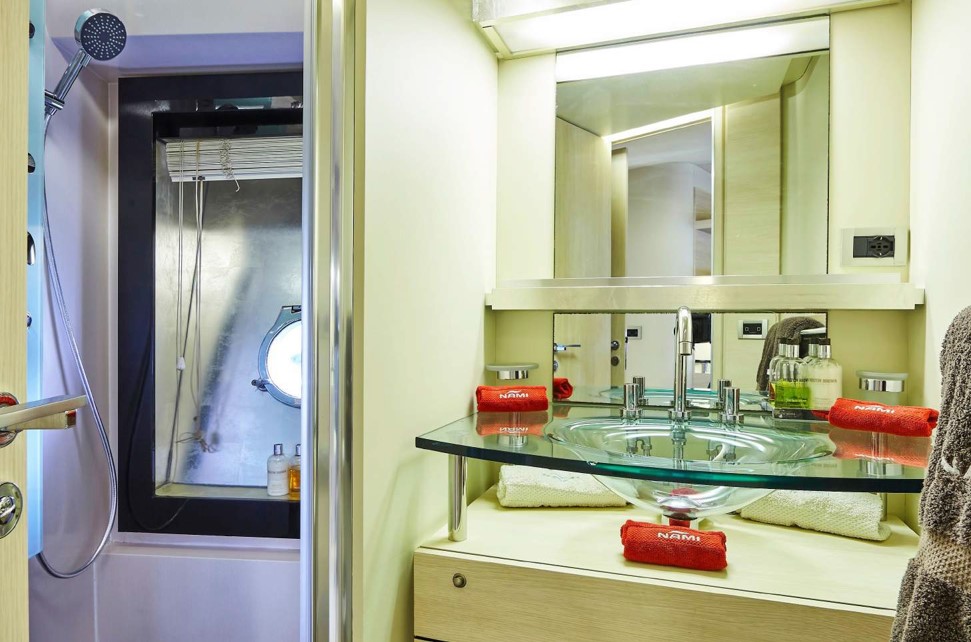 405 Guest suite ensuite.jpg