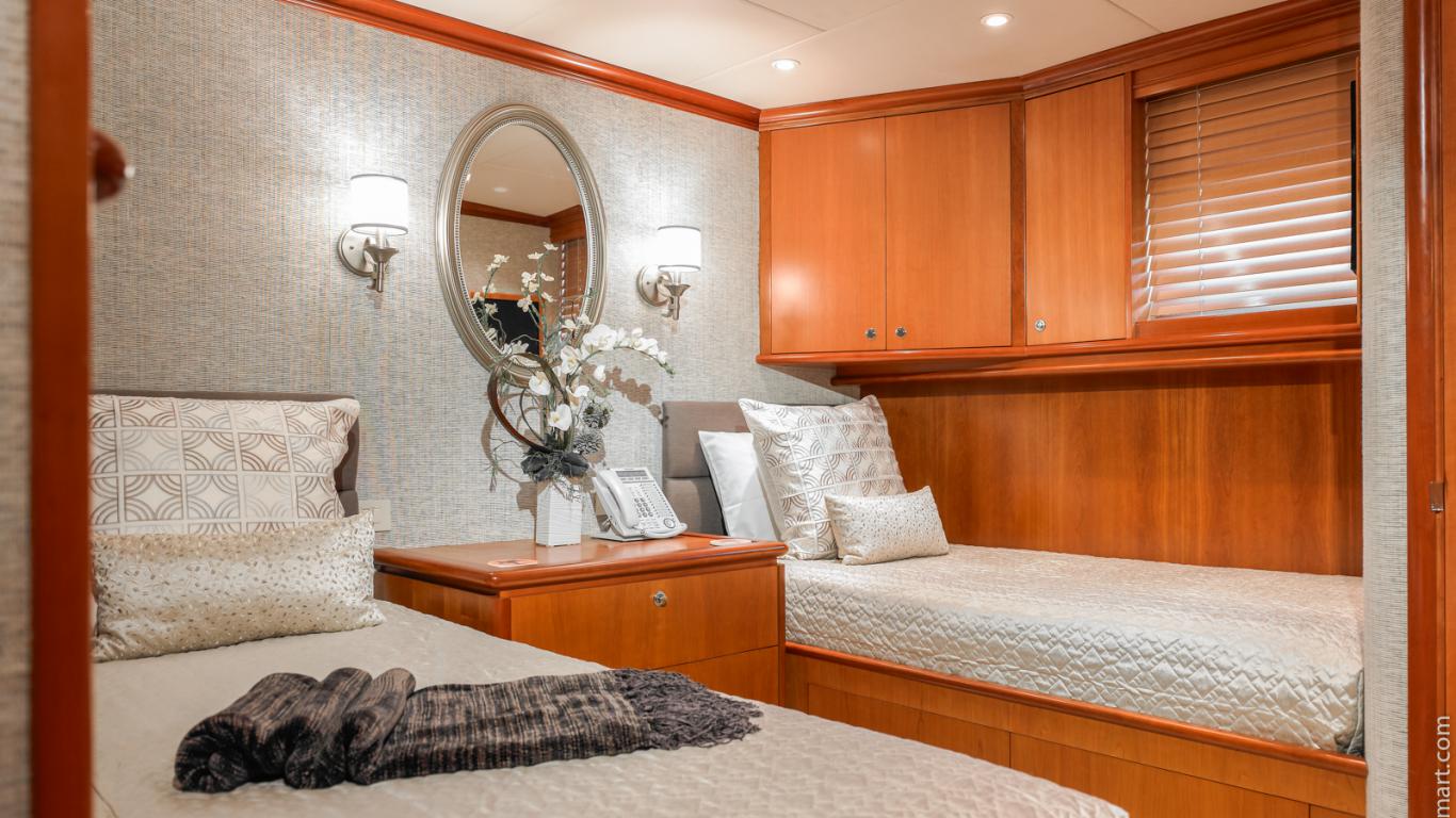 405 Twin cabin.jpg