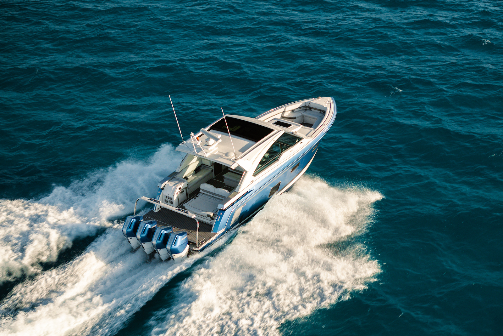 40_ Super Sport 400 Crossover Tender rear - Photo credit Ocean Air Media  .jpg