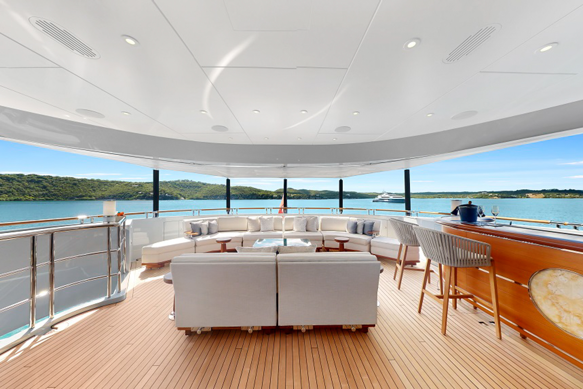 51 Deck Dining Area 2.jpg