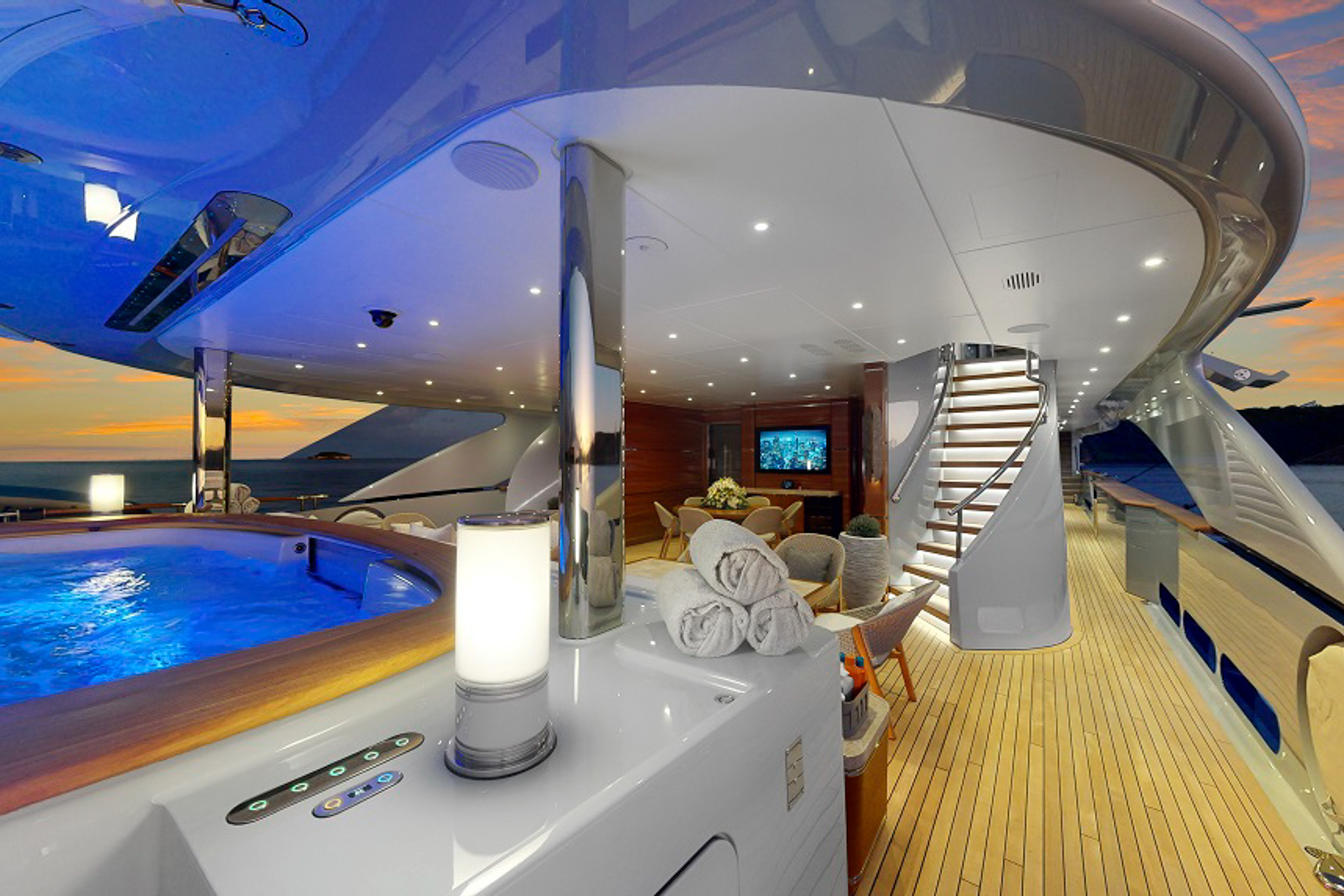 52 Deck Jacuzzi Hull View.jpg