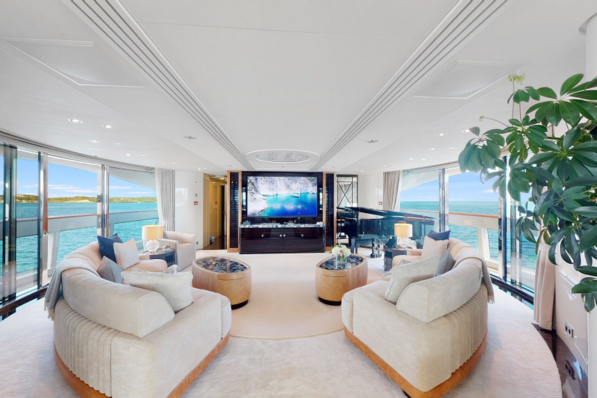 70 Main Deck Salon 3.jpg