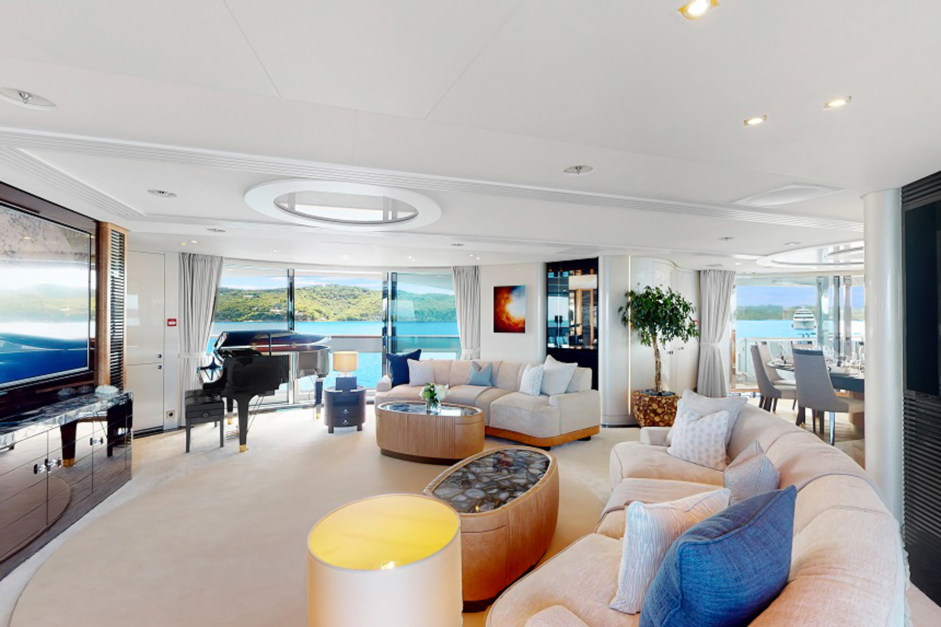 70 Main Deck Salon.jpg