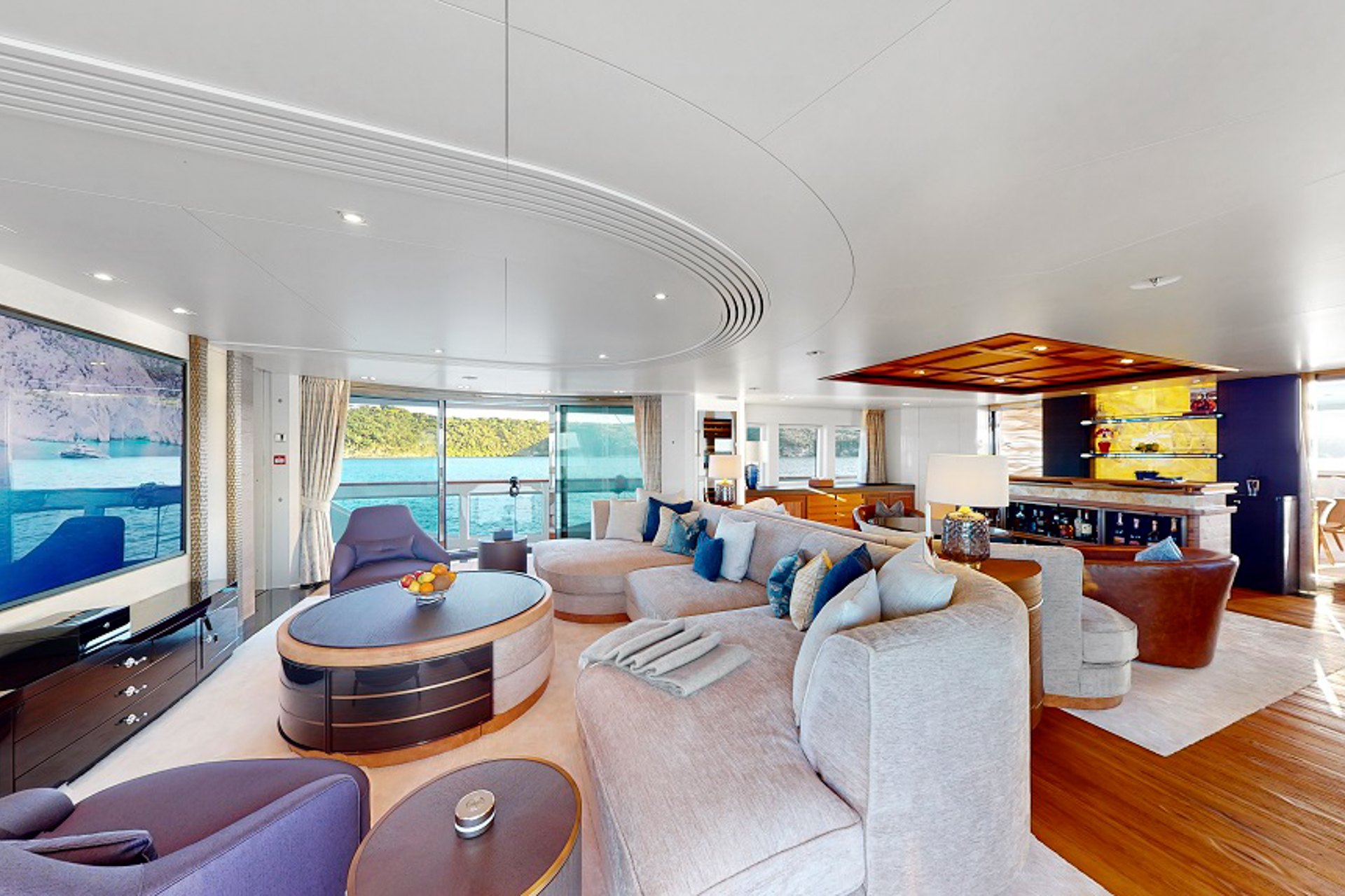 82 Hull Deck Salon 2.jpg