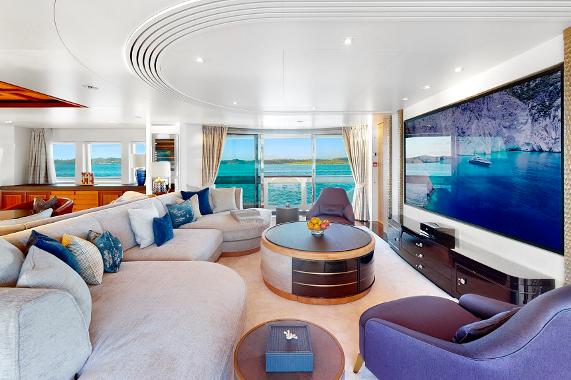 82 Hull Deck Salon.jpg