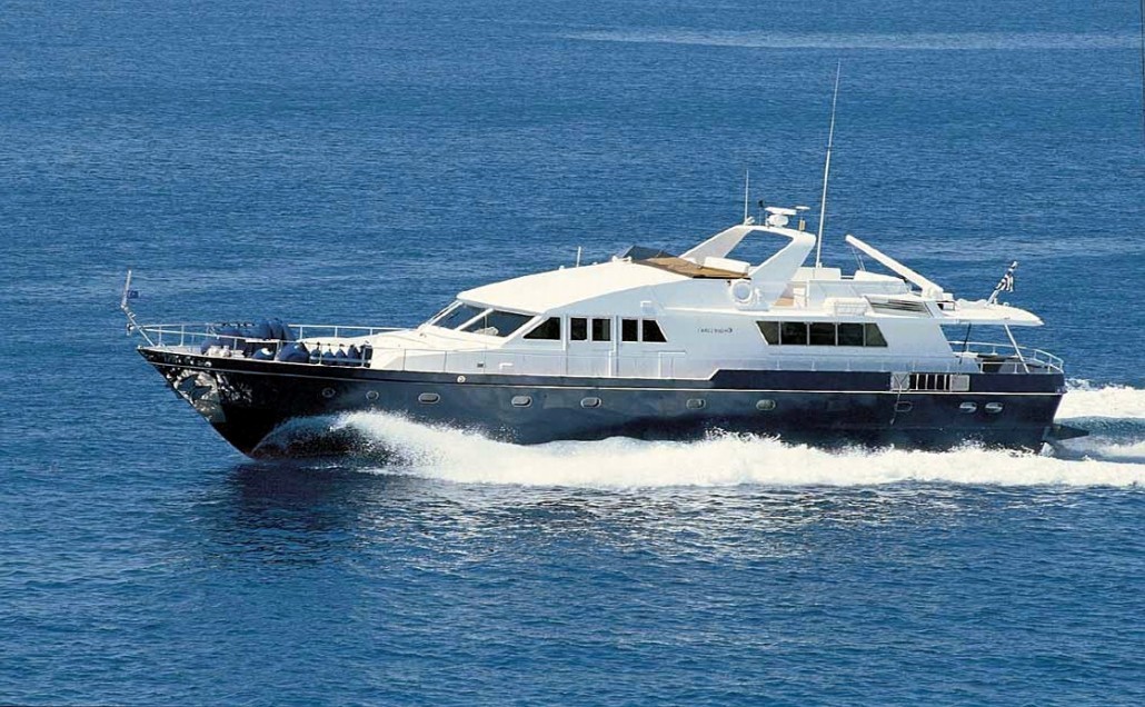 Admiral yacht OH QUE LUNA - Cruising.jpg
