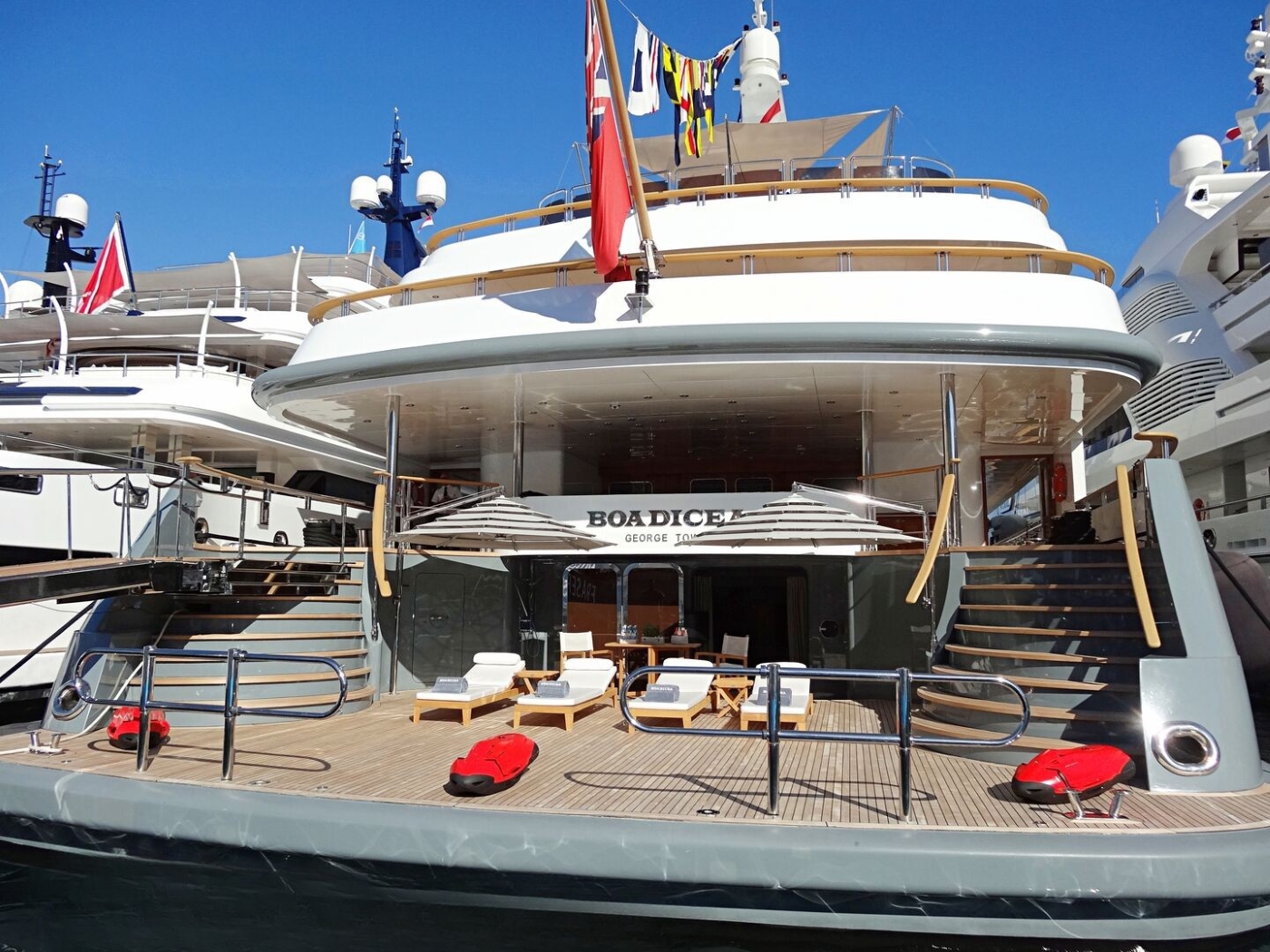 Aft Deck Relaxation Area 01.jpg