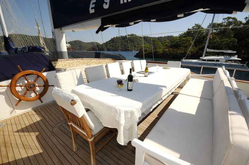 Alfresco dining area 03.jpg