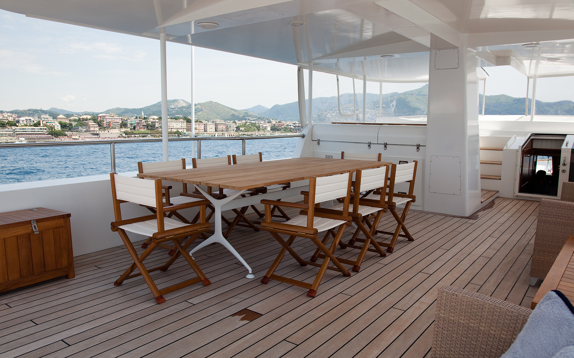 Alfresco dining upper deck.jpg