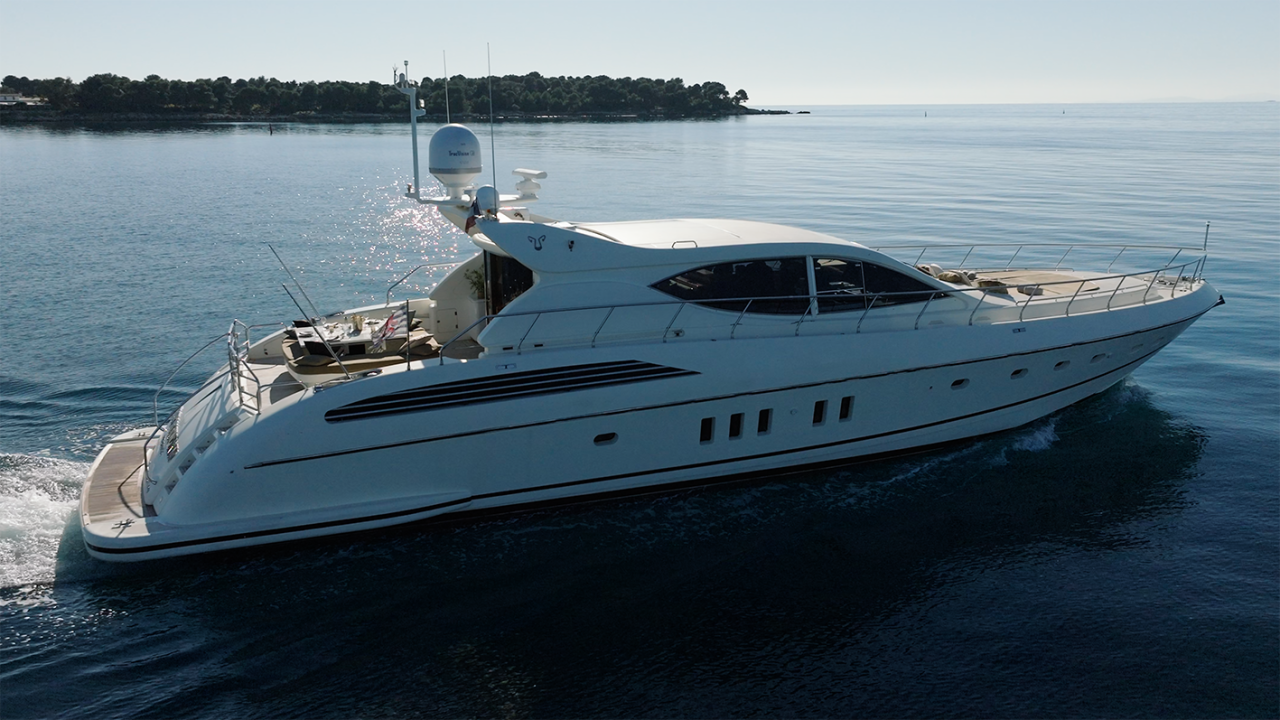 BEST MOUNTAIN yacht.png