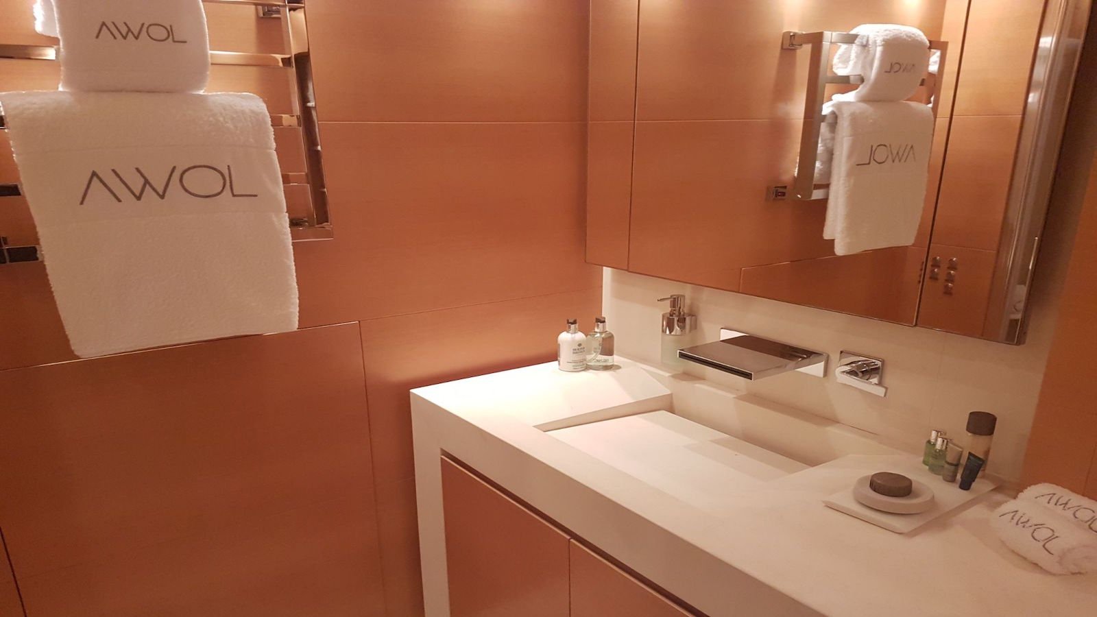 Bathroom 1.jpg