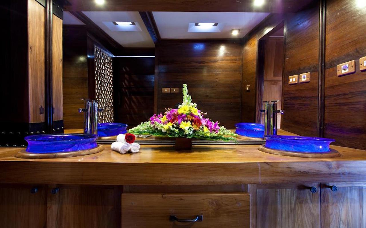 Bathroom 67.jpg