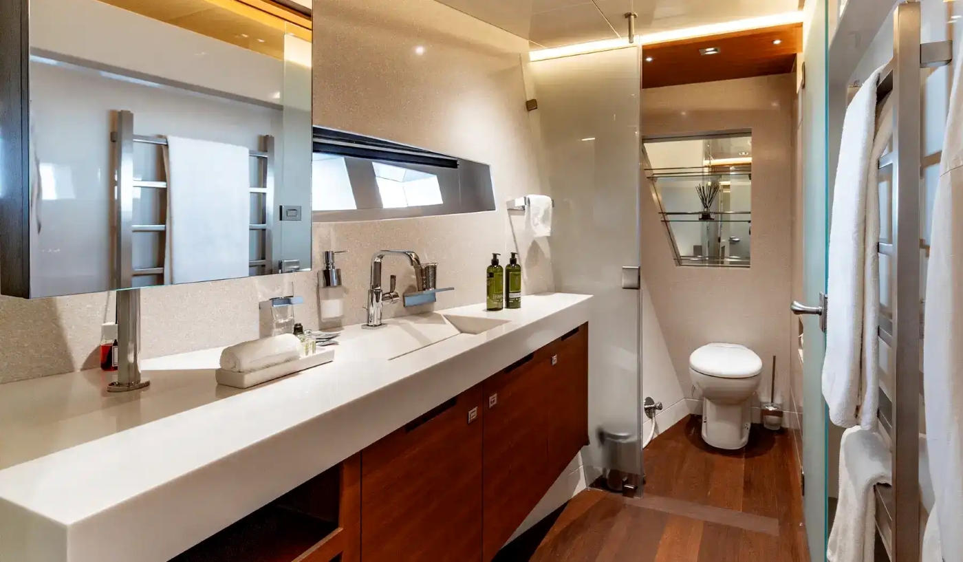 Bathroom Area 02.jpg