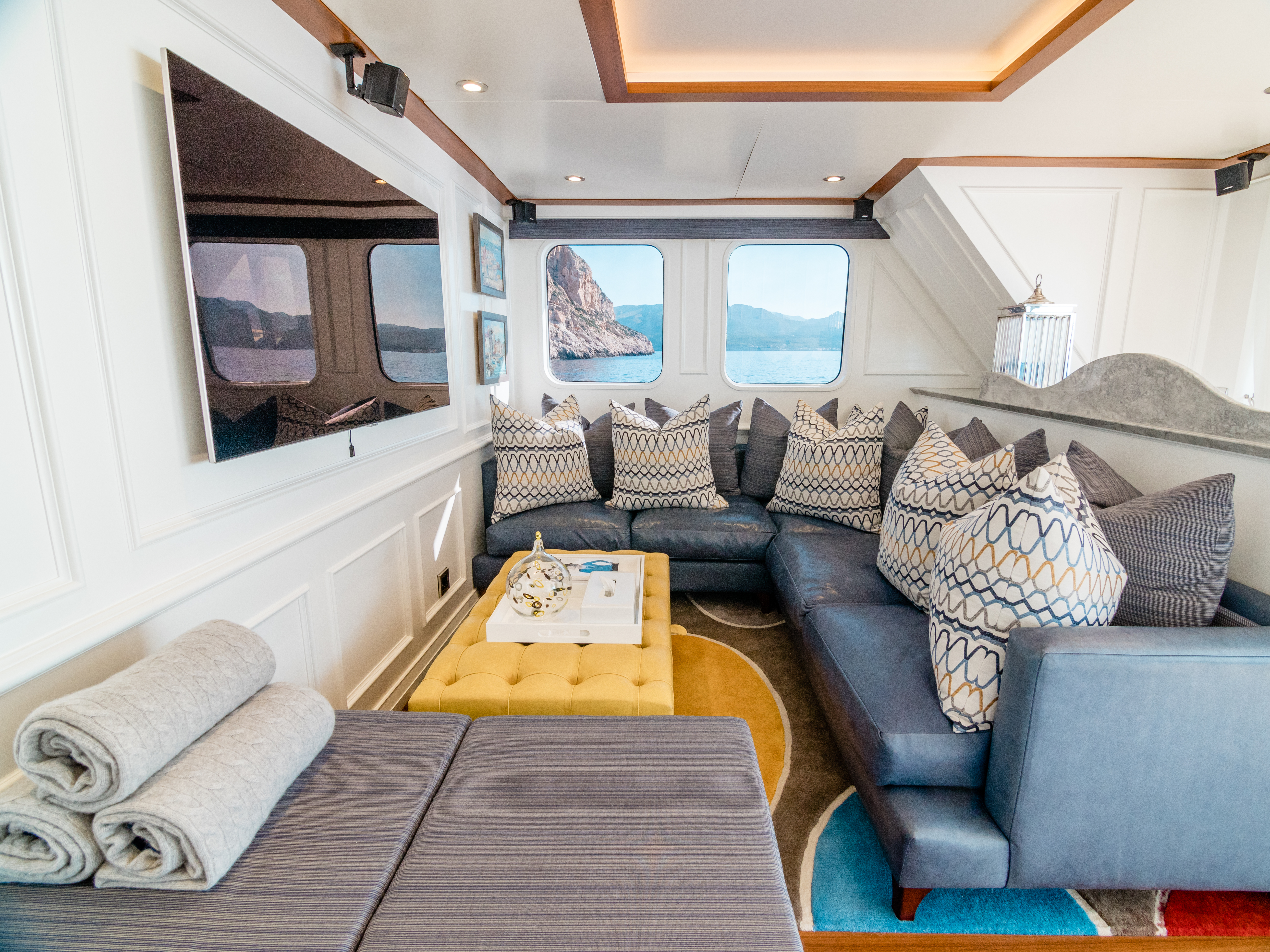 Bridge deck saloon: seating.jpg