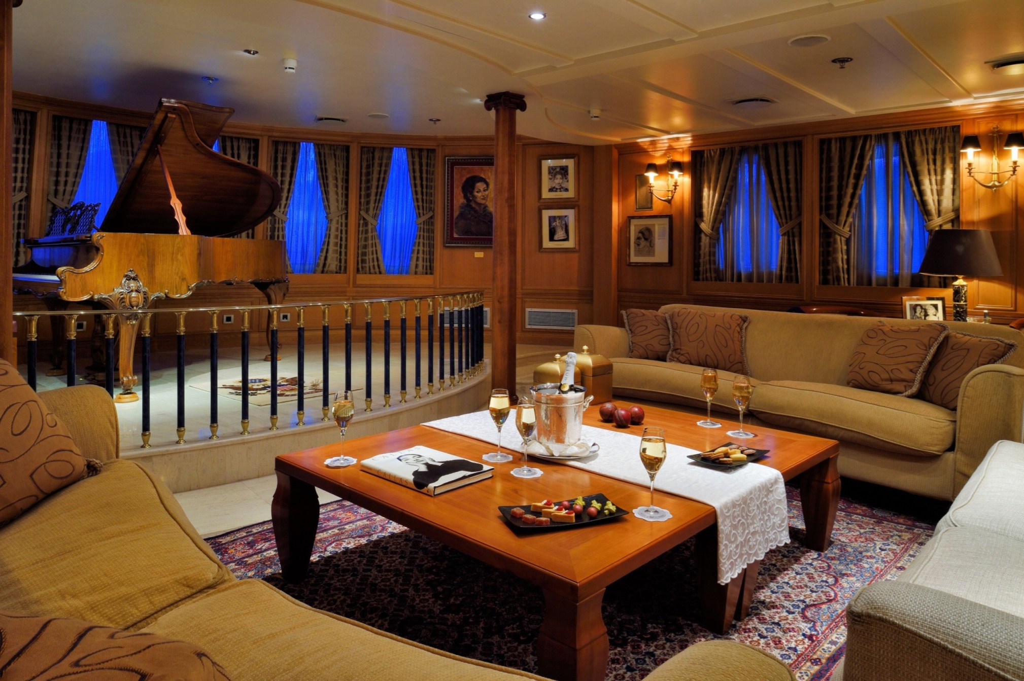 Callas Lounge 1.jpg