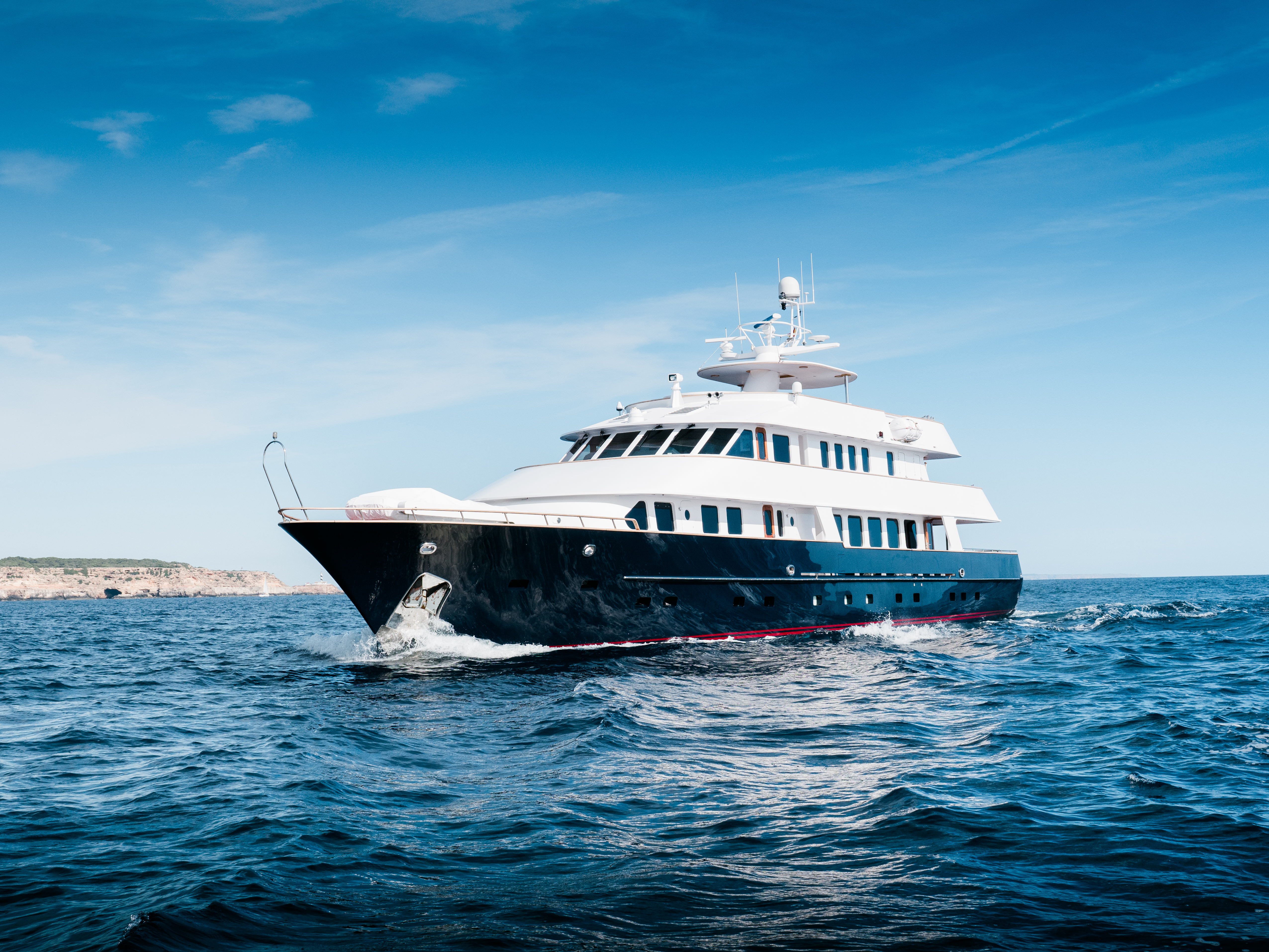 Chesella profile of the yacht.jpg