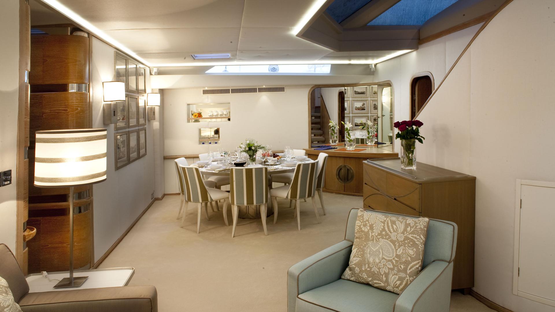 Dining Area.jpg