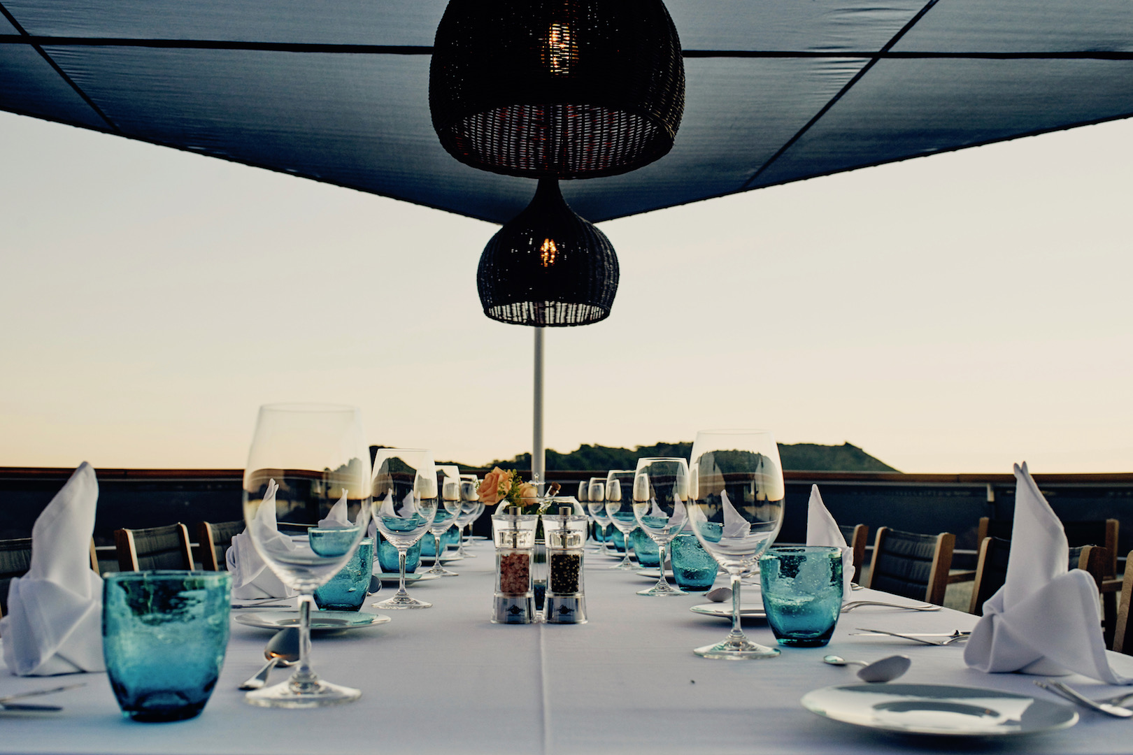Dining al fresco in style aboard Menorca  - Photo credit Mare e Terra.jpg