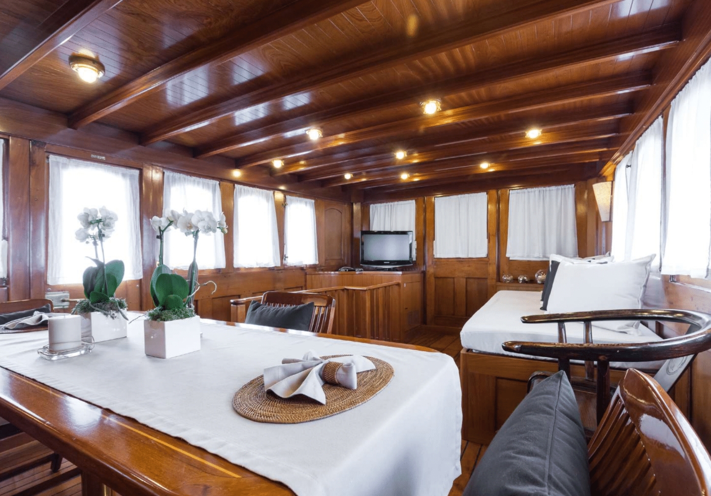 Dining area with sea views.jpg