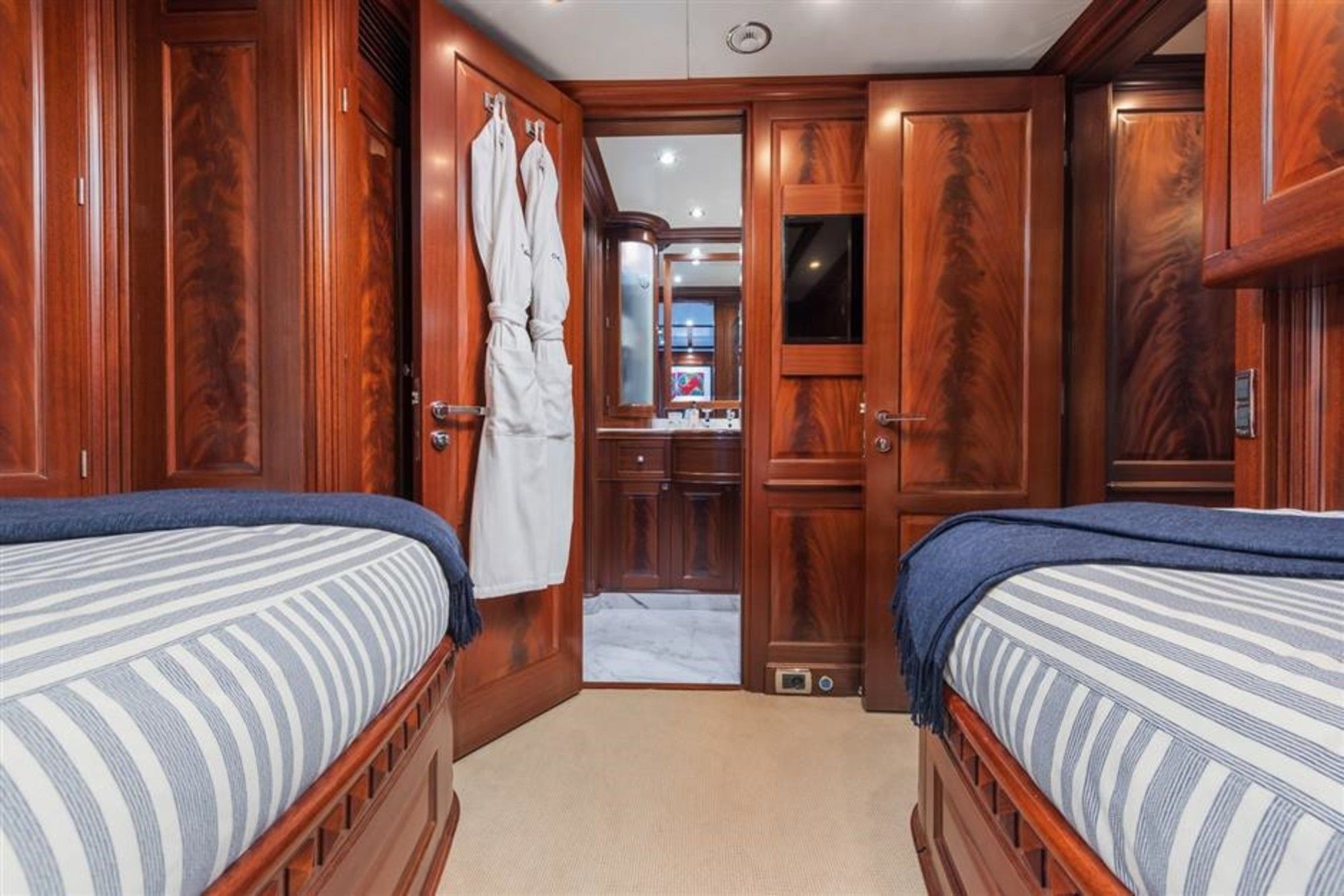 Double Cabin 00004.jpg