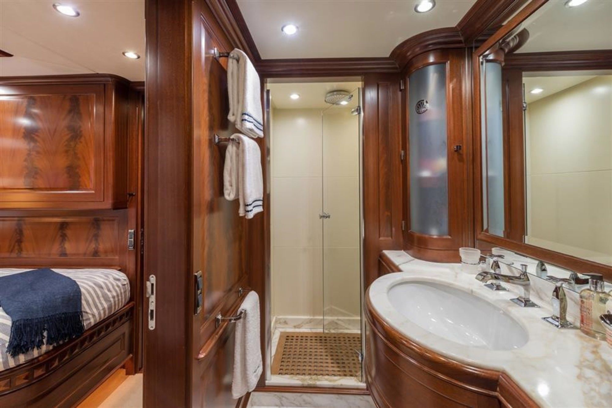 Double Cabin 00005.jpg