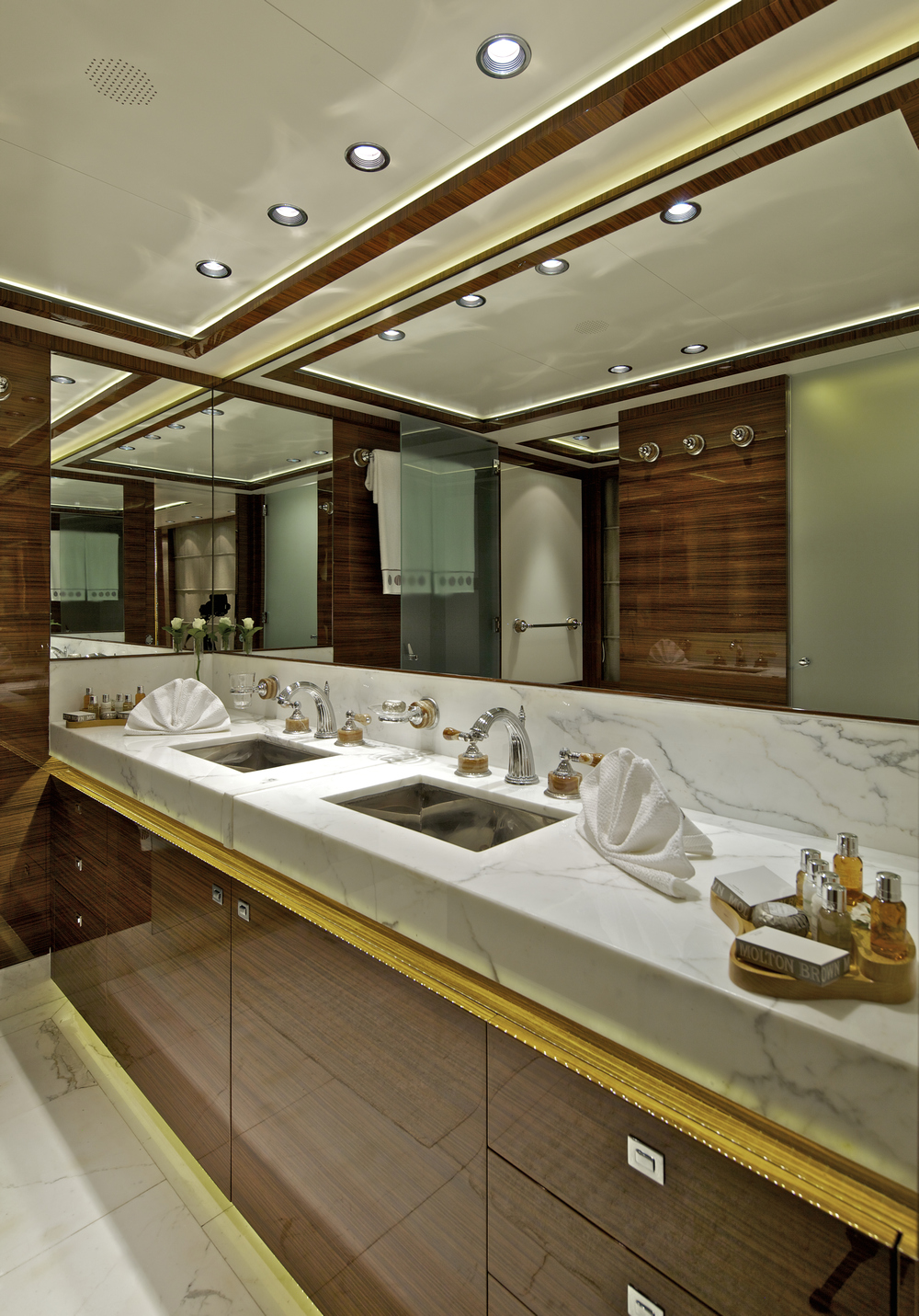 Double bathroom.jpg
