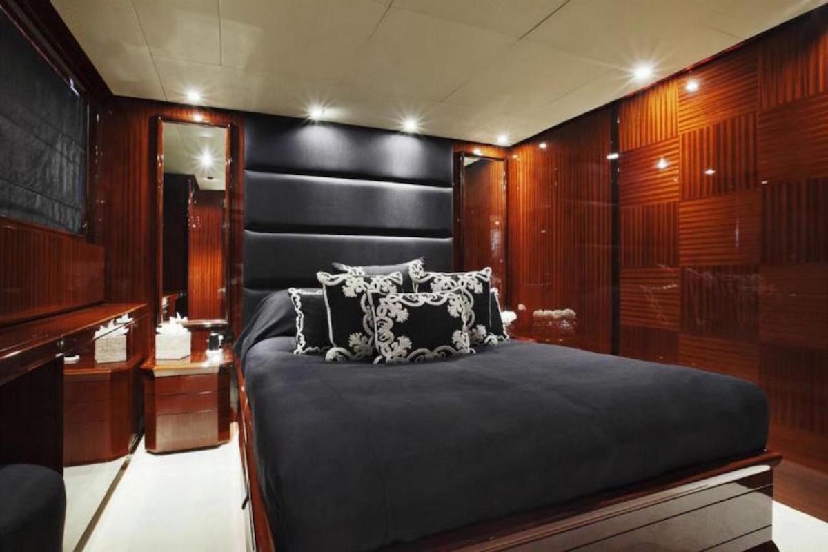 Double guest cabin 3.jpg