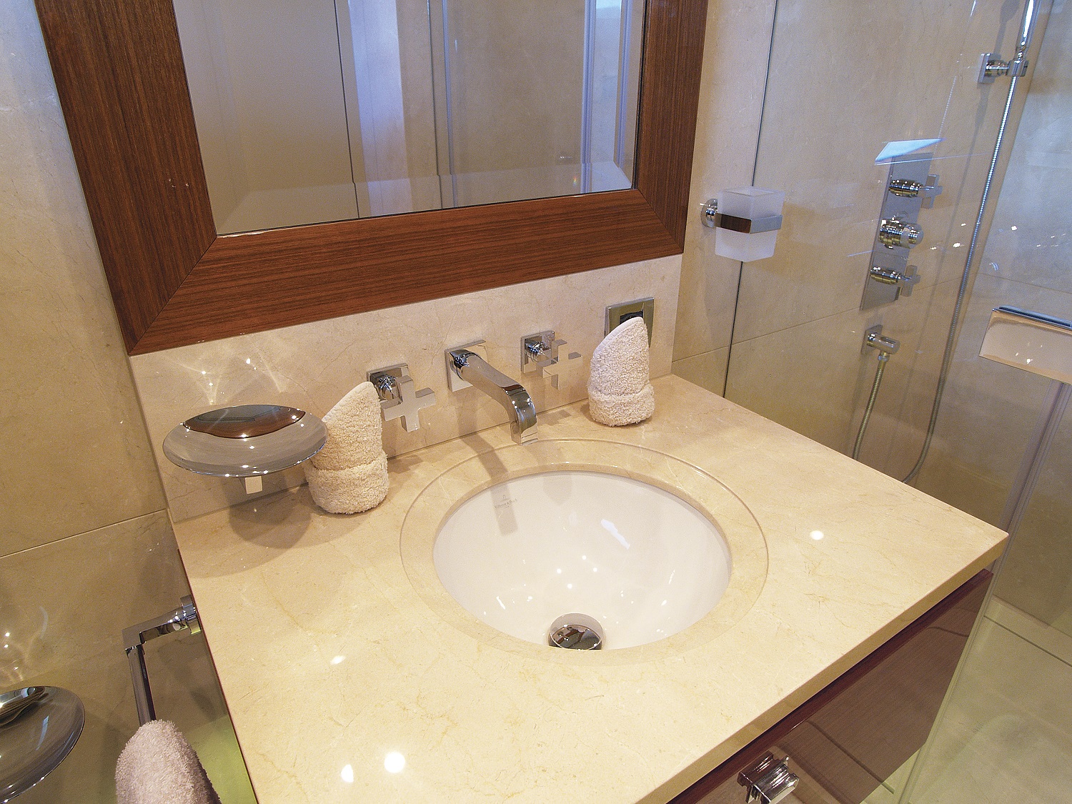 Double stateroom bath .jpg