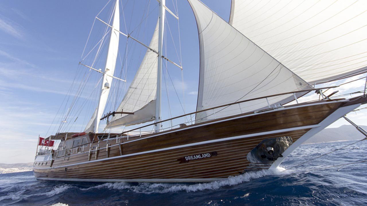 Dreamland gulet sailing.jpg