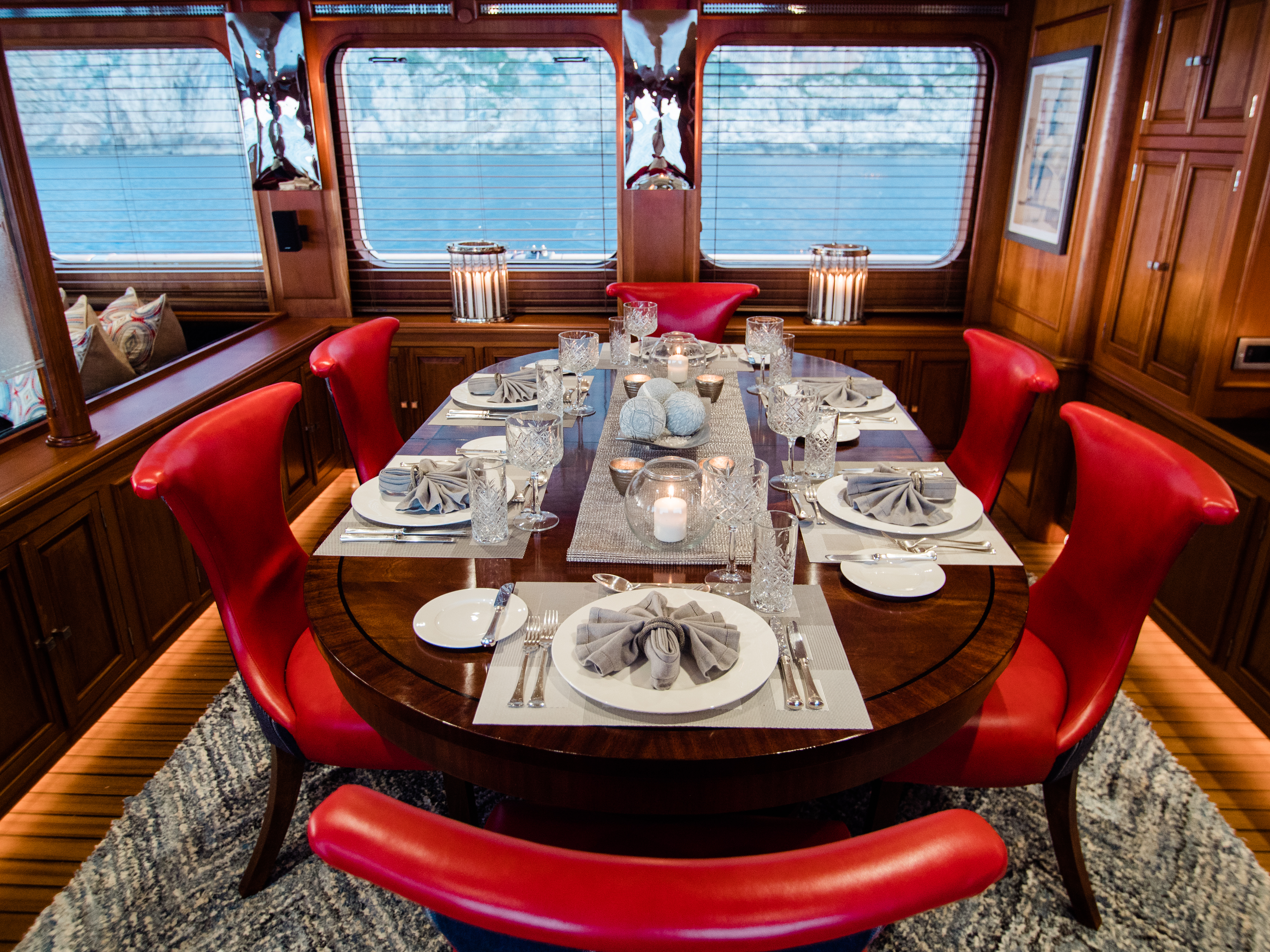 Elegent dining area.jpg