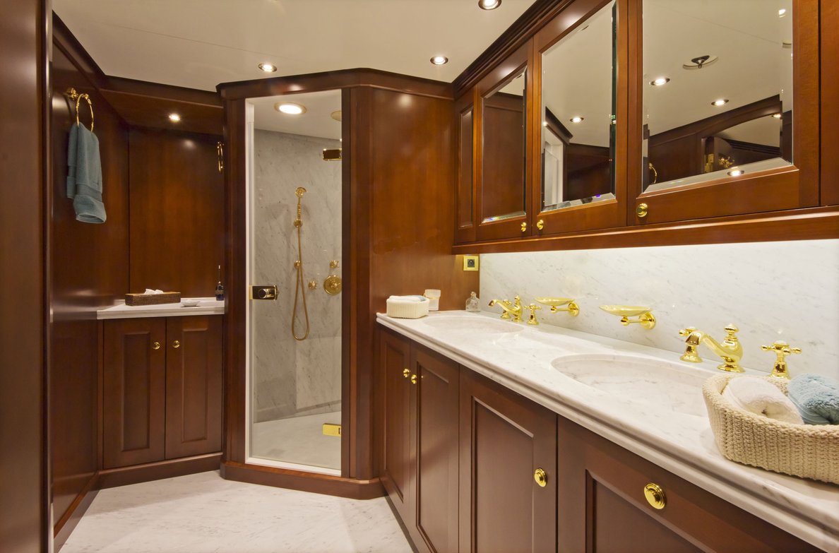 Ensuite 00008.jpg