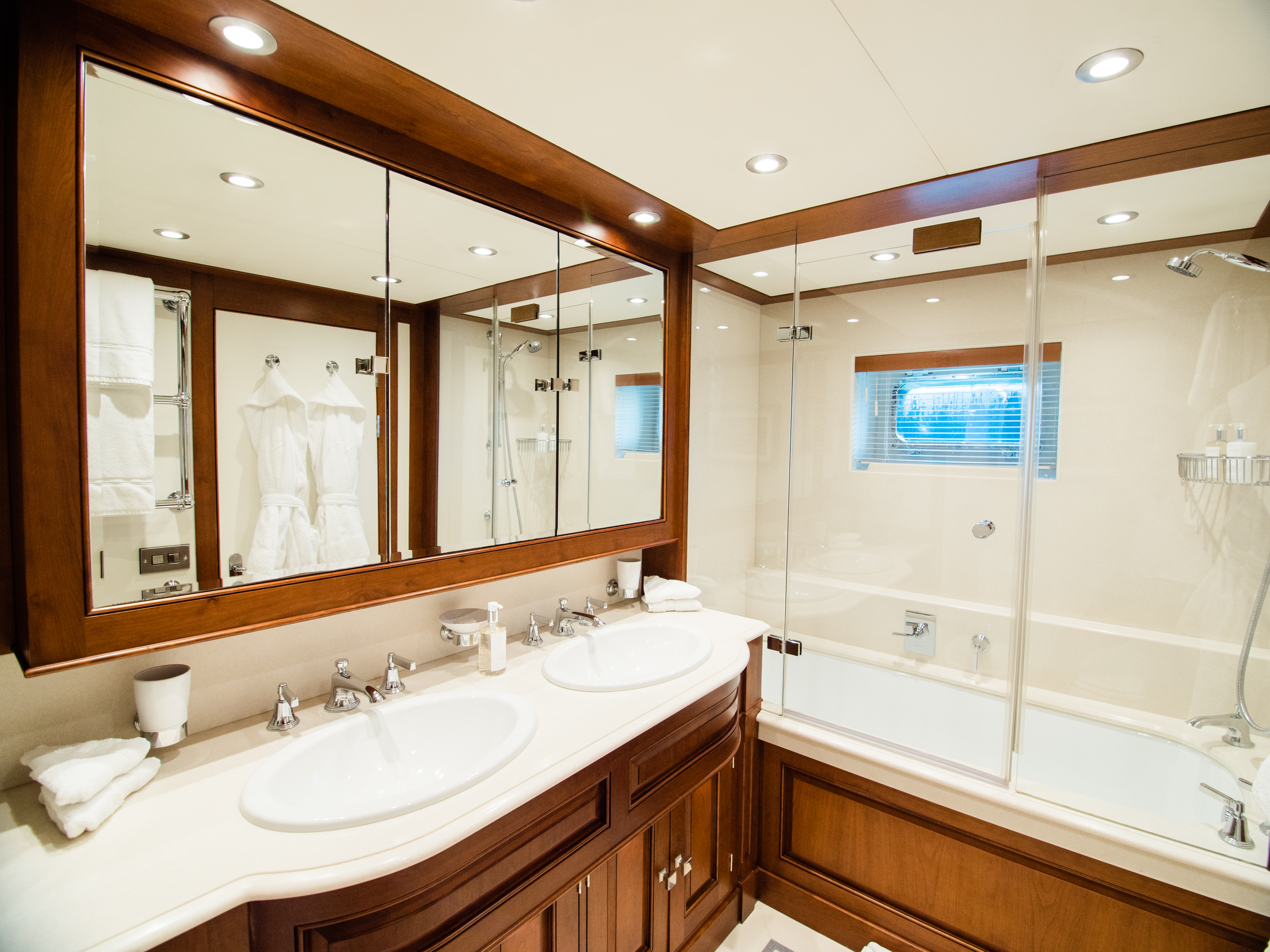 Ensuite bathroom .jpg