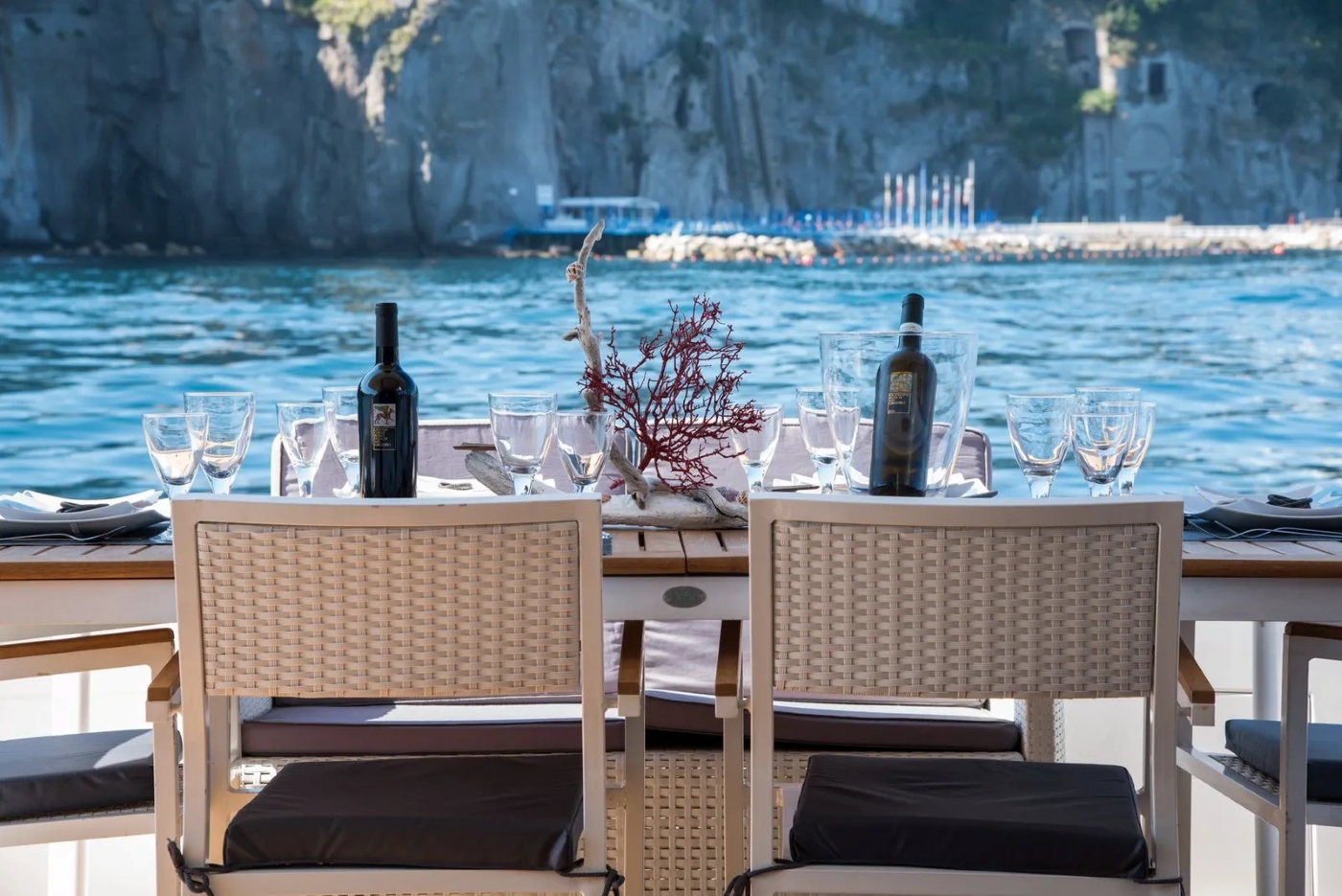 Exterior Dining Area 04.jpg