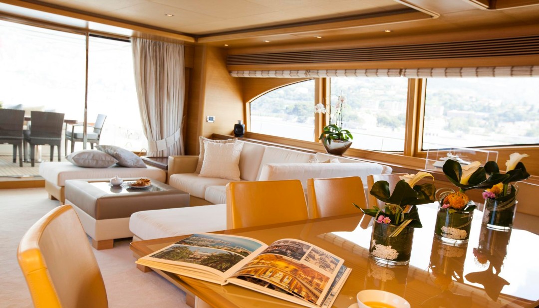FERRETTI - 97 CUSTOM LINE 2.jpg